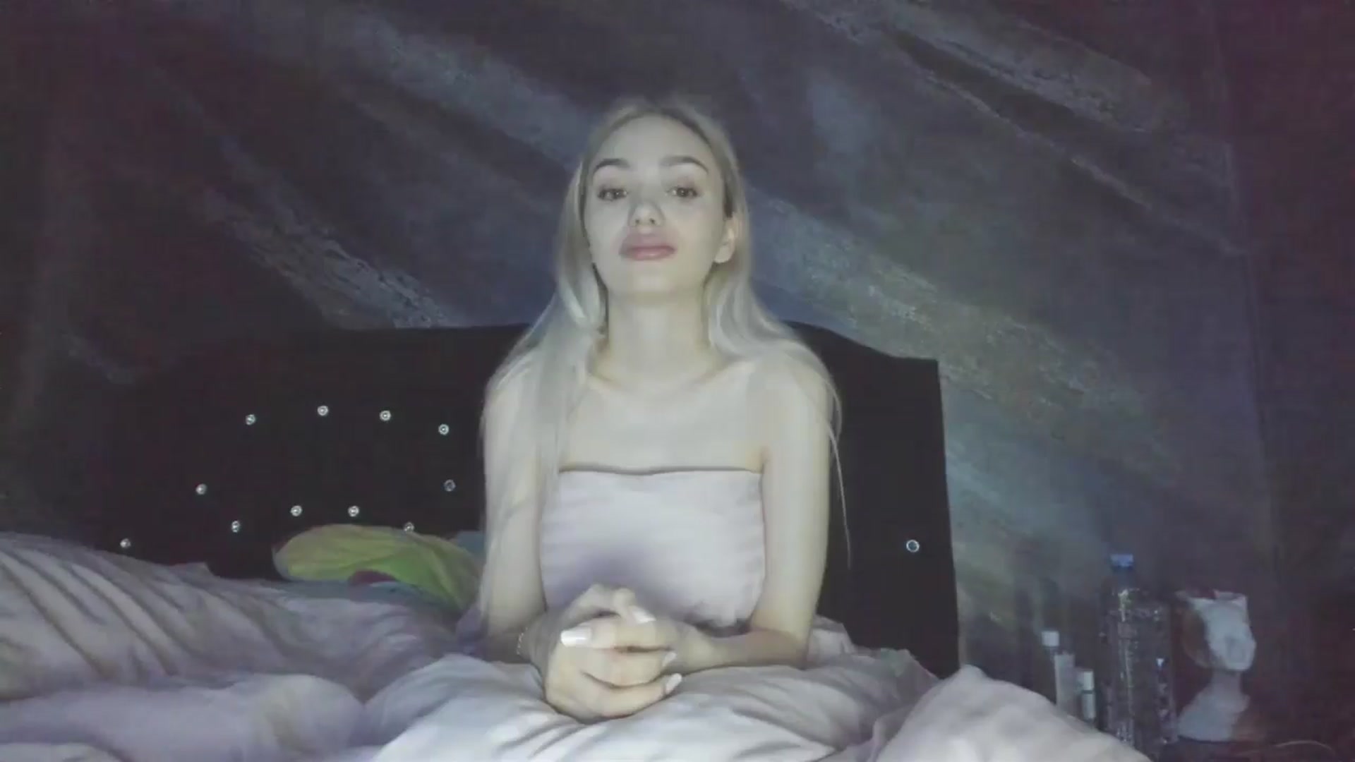 Gallery image thumbnail from HaleySweet18's myfreecams stream on, 04/22/2025, 04:47 image 10 of 20