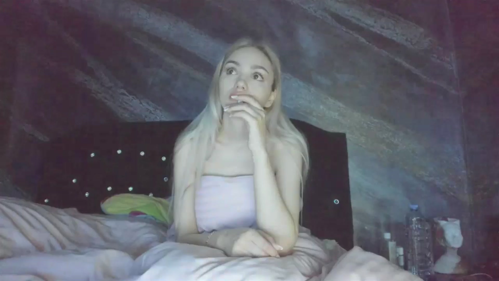 Gallery image thumbnail from HaleySweet18's myfreecams stream on, 04/22/2025, 04:47 image 15 of 20