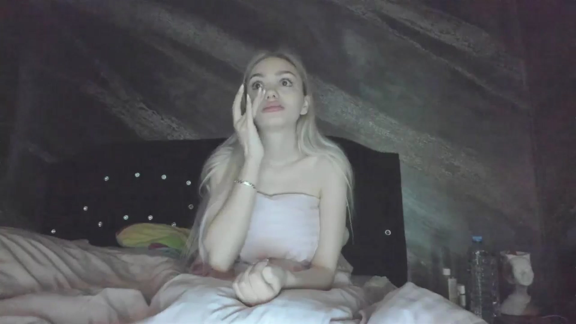Gallery image thumbnail from HaleySweet18's myfreecams stream on, 04/22/2025, 04:47 image 19 of 20