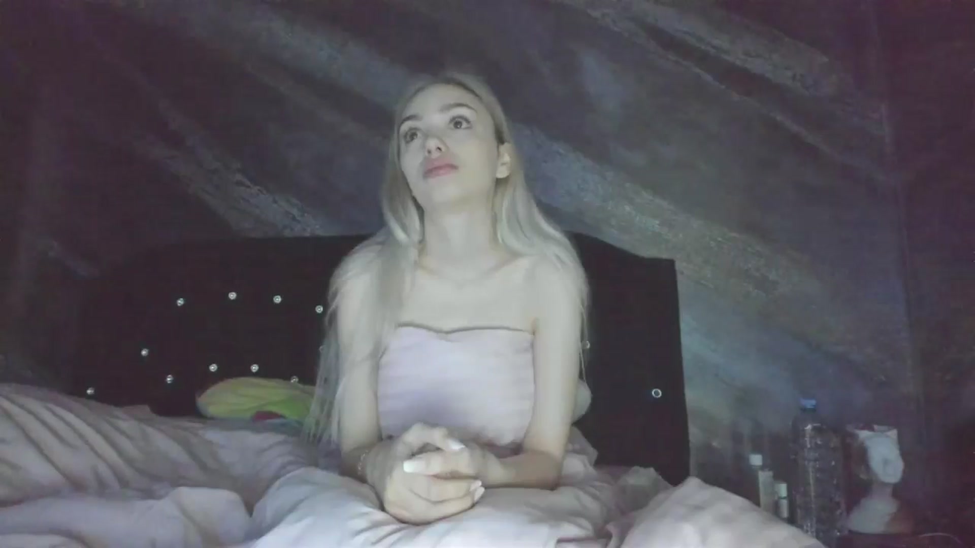 Gallery image thumbnail from HaleySweet18's myfreecams stream on, 04/22/2025, 04:47 image 17 of 20