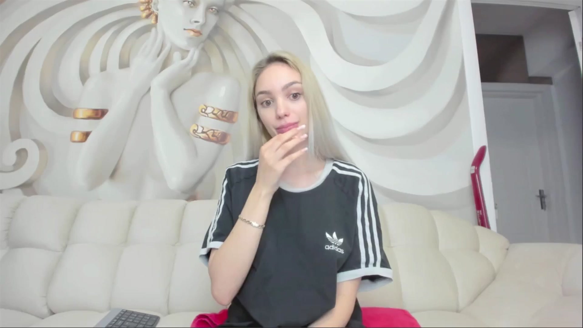 Gallery image thumbnail from HaleySweet18's myfreecams stream on, 04/26/2025, 23:38 image 3 of 20