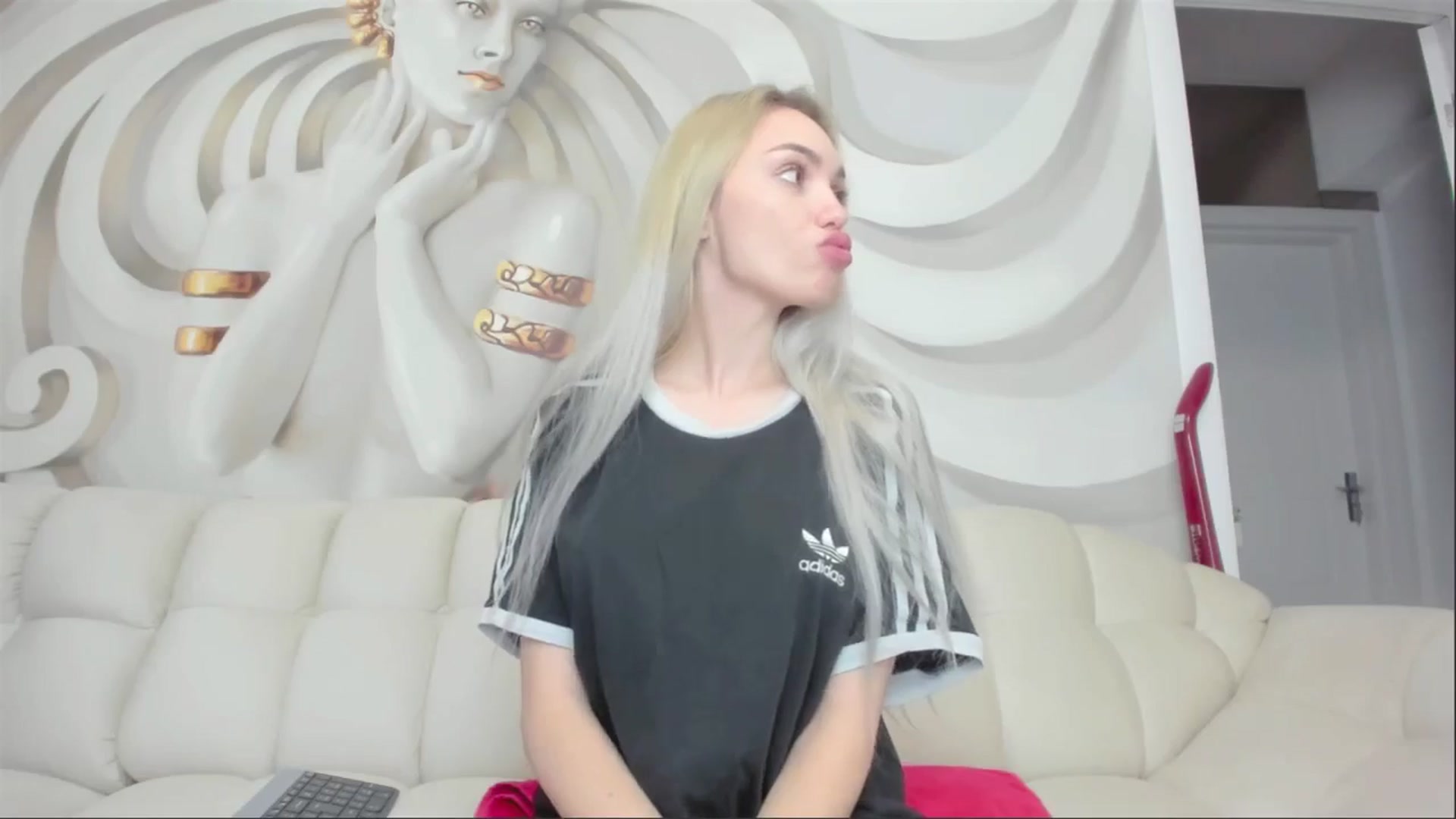 Gallery image thumbnail from HaleySweet18's myfreecams stream on, 04/26/2025, 23:38 image 2 of 20