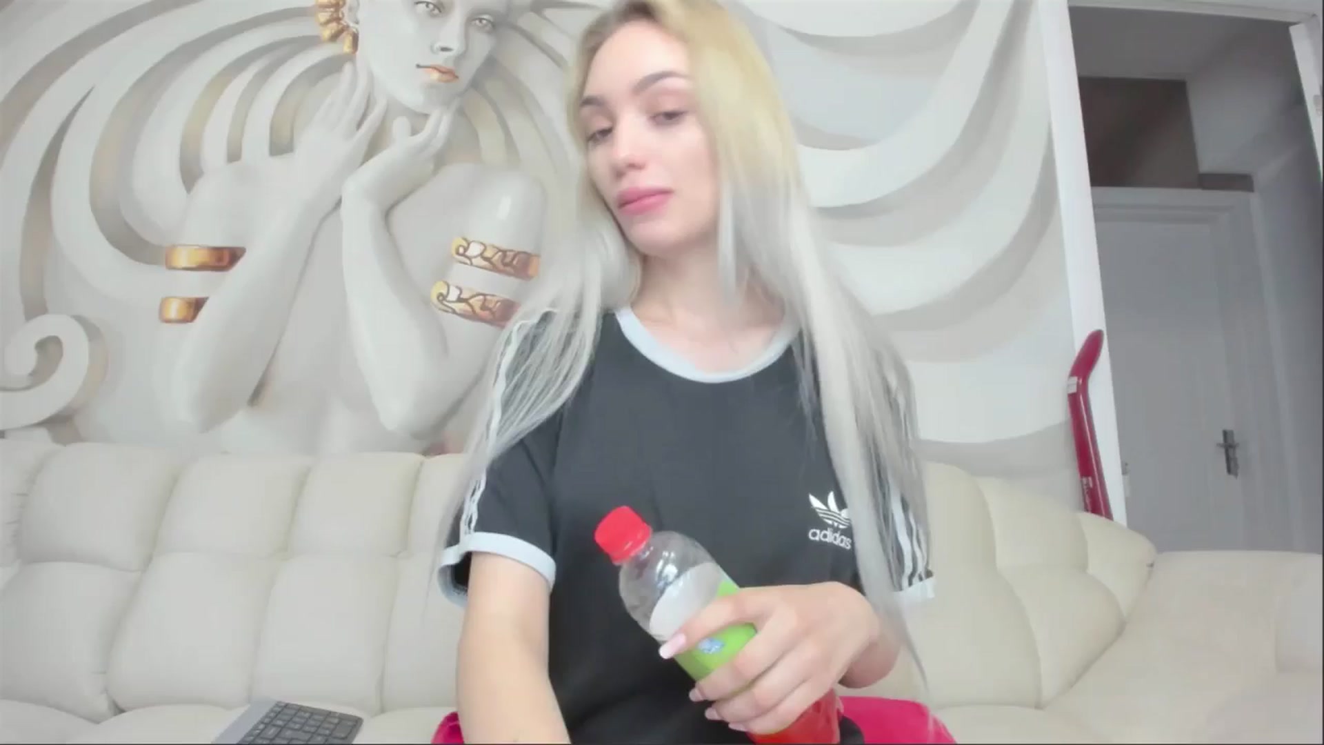 Gallery image thumbnail from HaleySweet18's myfreecams stream on, 04/26/2025, 23:38 image 1 of 20
