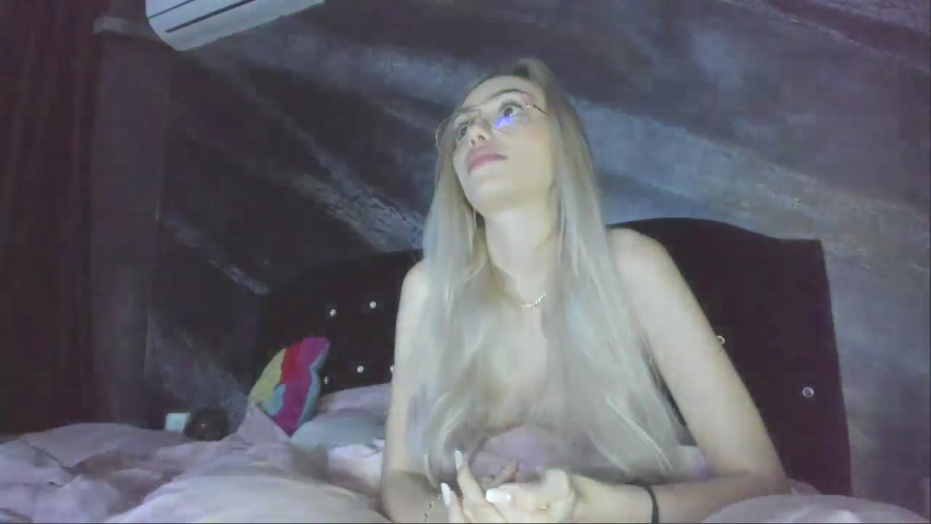 Gallery image thumbnail from HaleySweet18's myfreecams stream on, 04/27/2025, 22:17 image 14 of 20