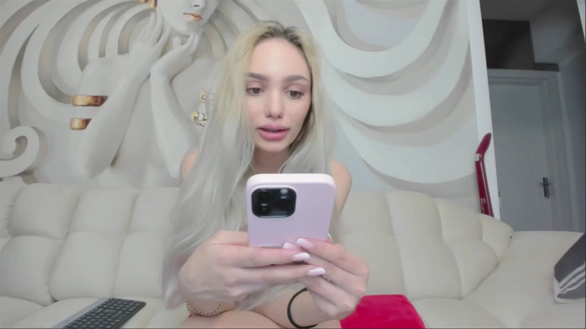 Gallery image thumbnail from HaleySweet18's myfreecams stream on, 04/27/2025, 22:17 image 1 of 20