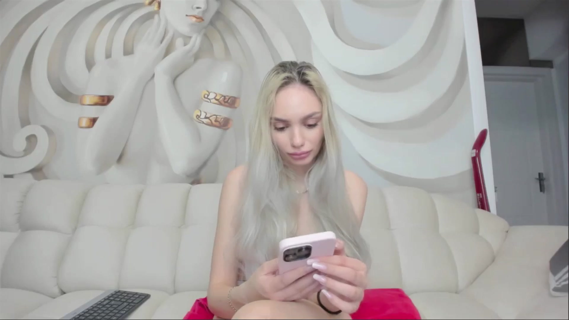 Gallery image thumbnail from HaleySweet18's myfreecams stream on, 04/27/2025, 22:17 image 5 of 20