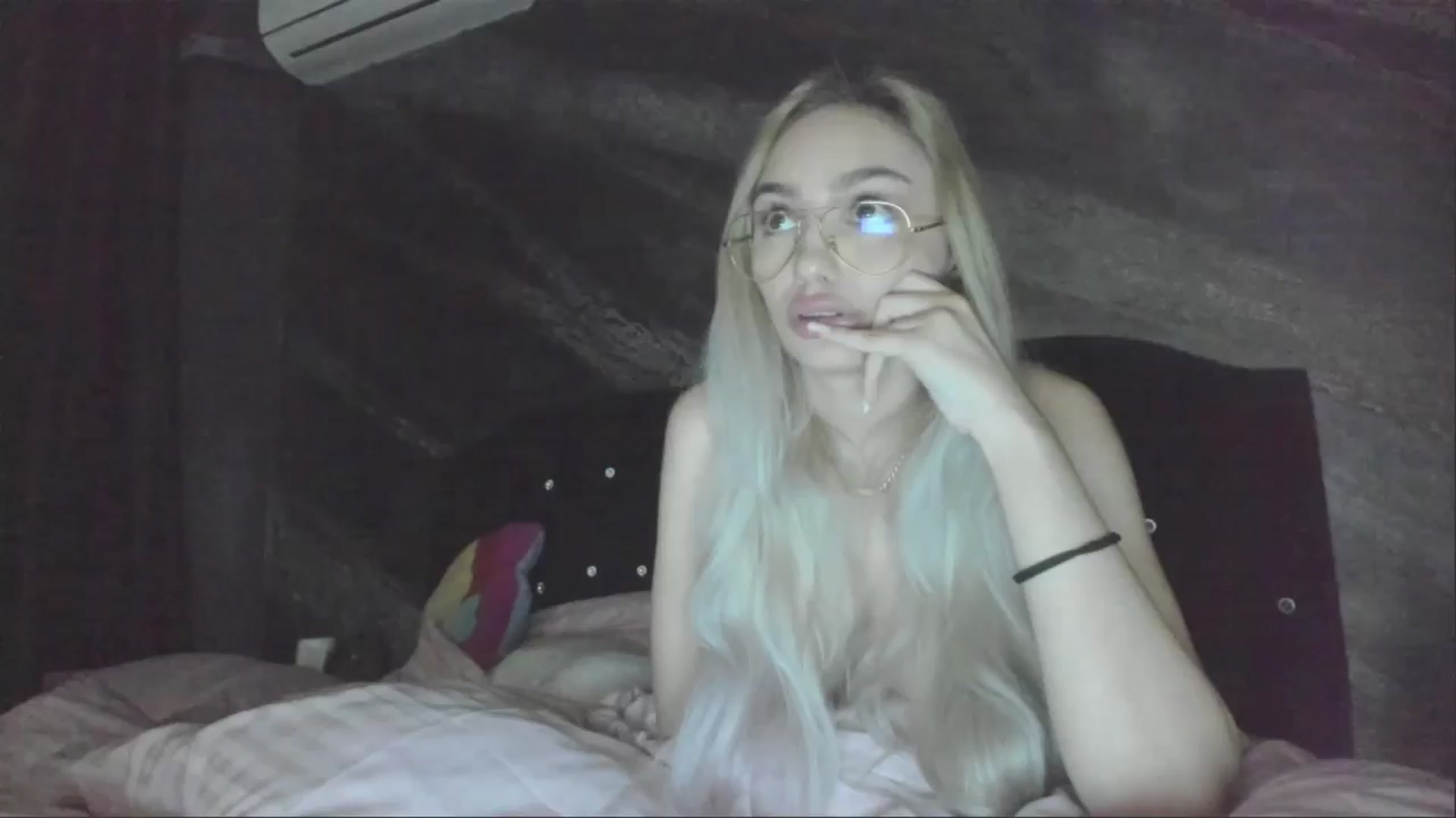 Gallery image thumbnail from HaleySweet18's myfreecams stream on, 04/27/2025, 22:28 image 15 of 20
