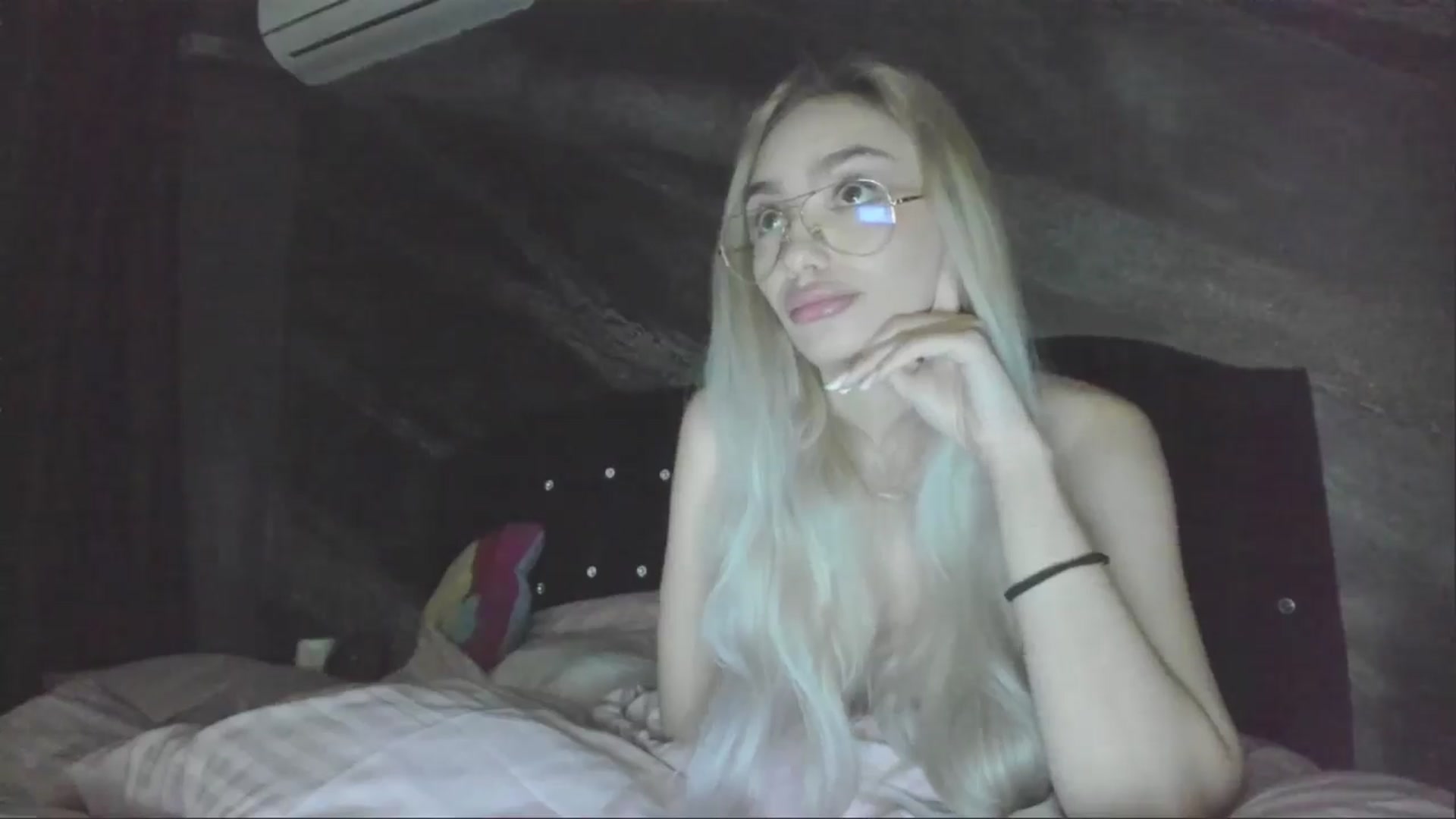 Gallery image thumbnail from HaleySweet18's myfreecams stream on, 04/27/2025, 22:28 image 16 of 20