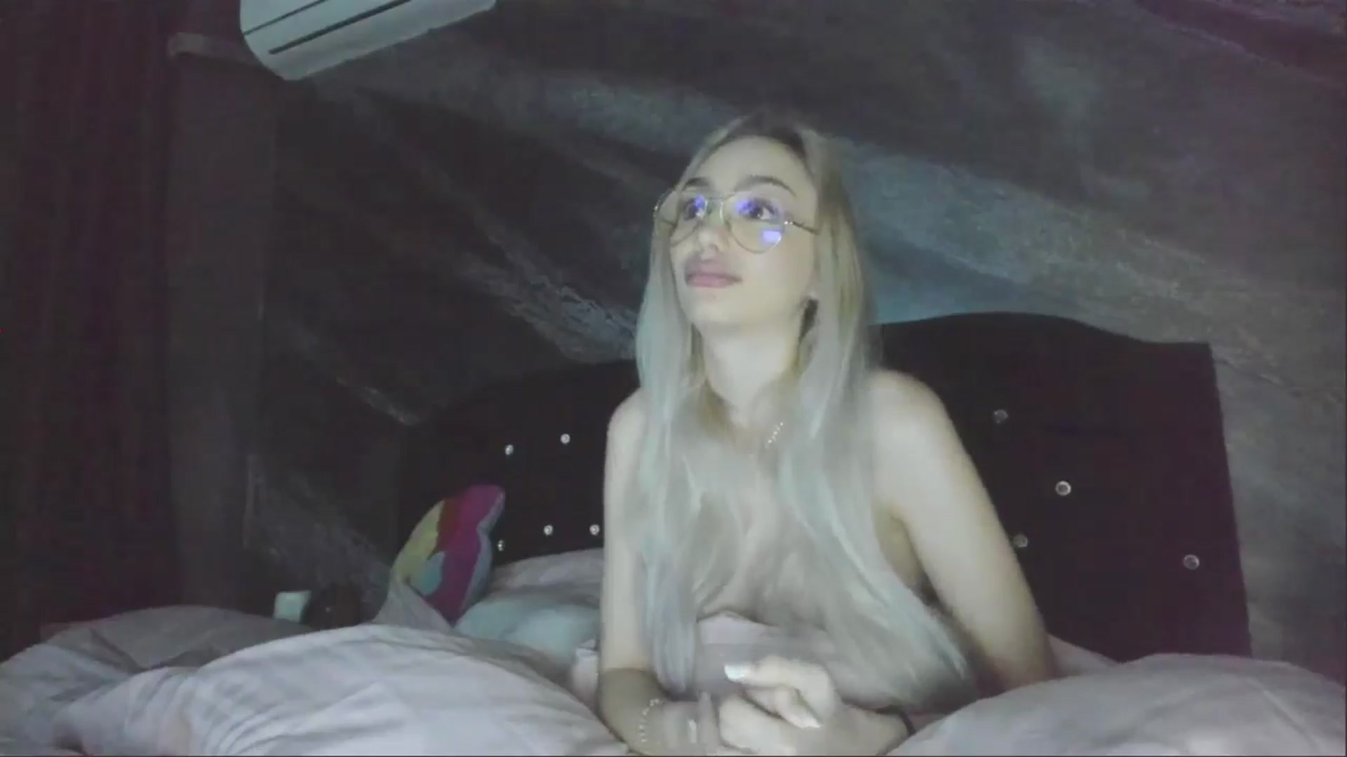 Gallery image thumbnail from HaleySweet18's myfreecams stream on, 04/27/2025, 22:28 image 9 of 20
