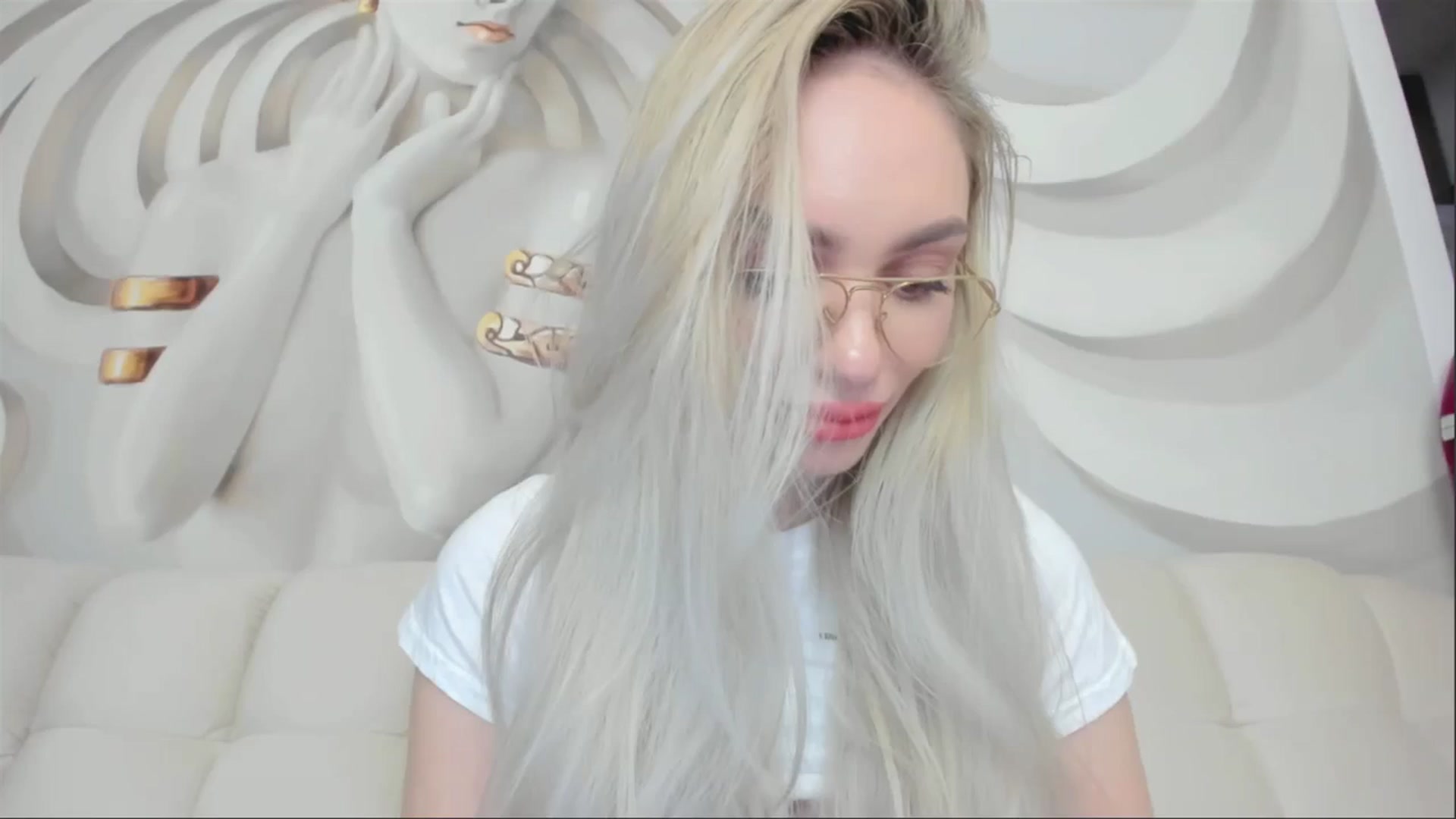Gallery image thumbnail from HaleySweet18's myfreecams stream on, 04/28/2025, 01:36 image 6 of 20