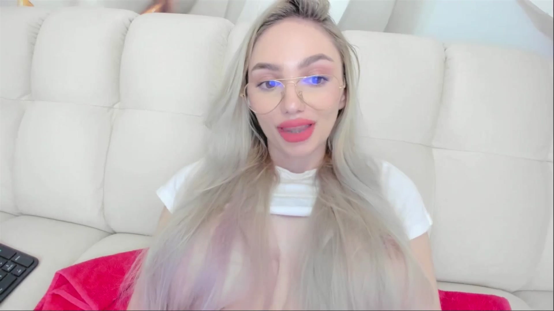 Gallery image thumbnail from HaleySweet18's myfreecams stream on, 04/28/2025, 01:36 image 16 of 20