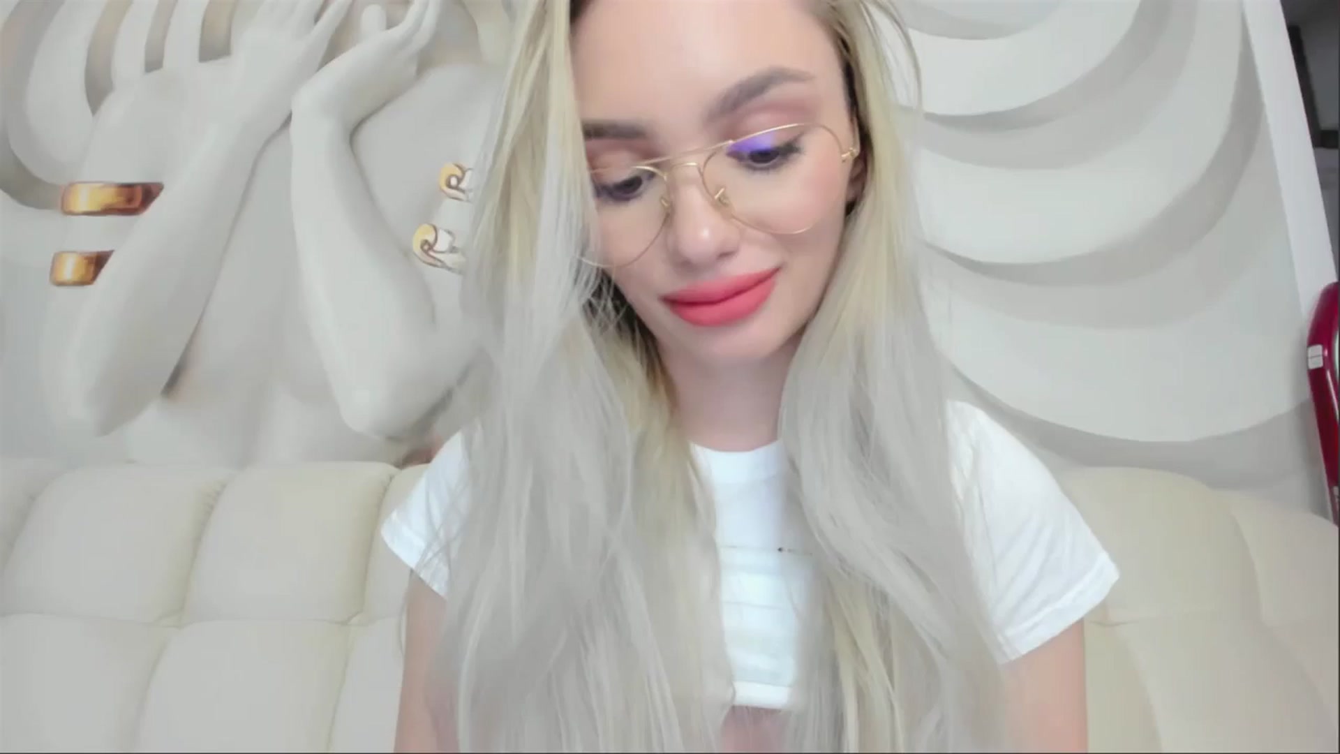 Gallery image thumbnail from HaleySweet18's myfreecams stream on, 04/28/2025, 01:36 image 1 of 20