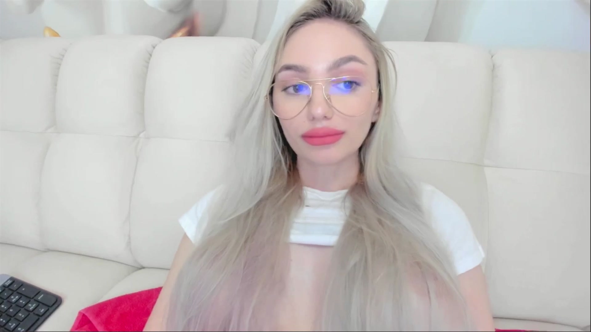 Gallery image thumbnail from HaleySweet18's myfreecams stream on, 04/28/2025, 01:36 image 10 of 20