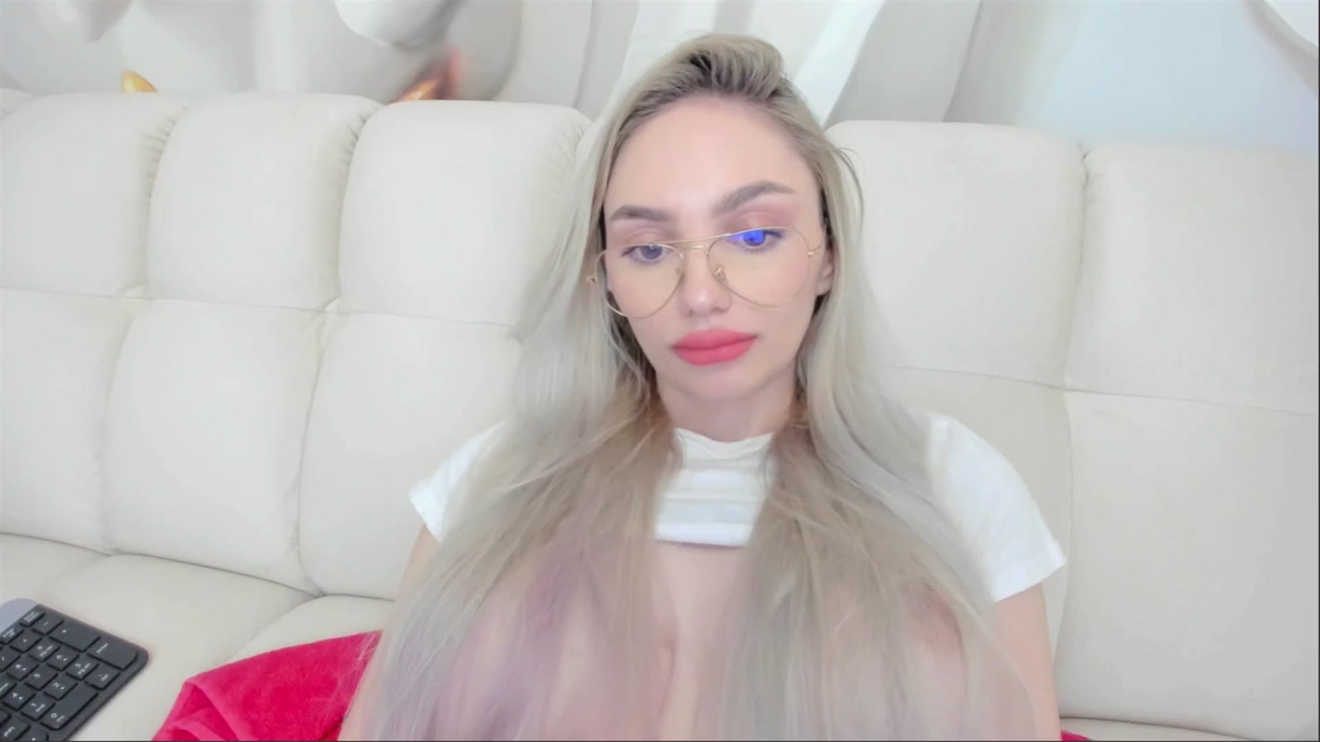 Gallery image thumbnail from HaleySweet18's myfreecams stream on, 04/28/2025, 01:36 image 15 of 20