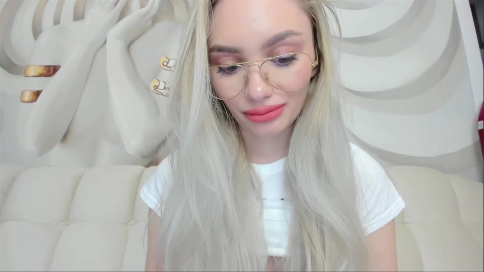 Gallery image thumbnail from HaleySweet18's myfreecams stream on, 04/28/2025, 01:36 image 3 of 20