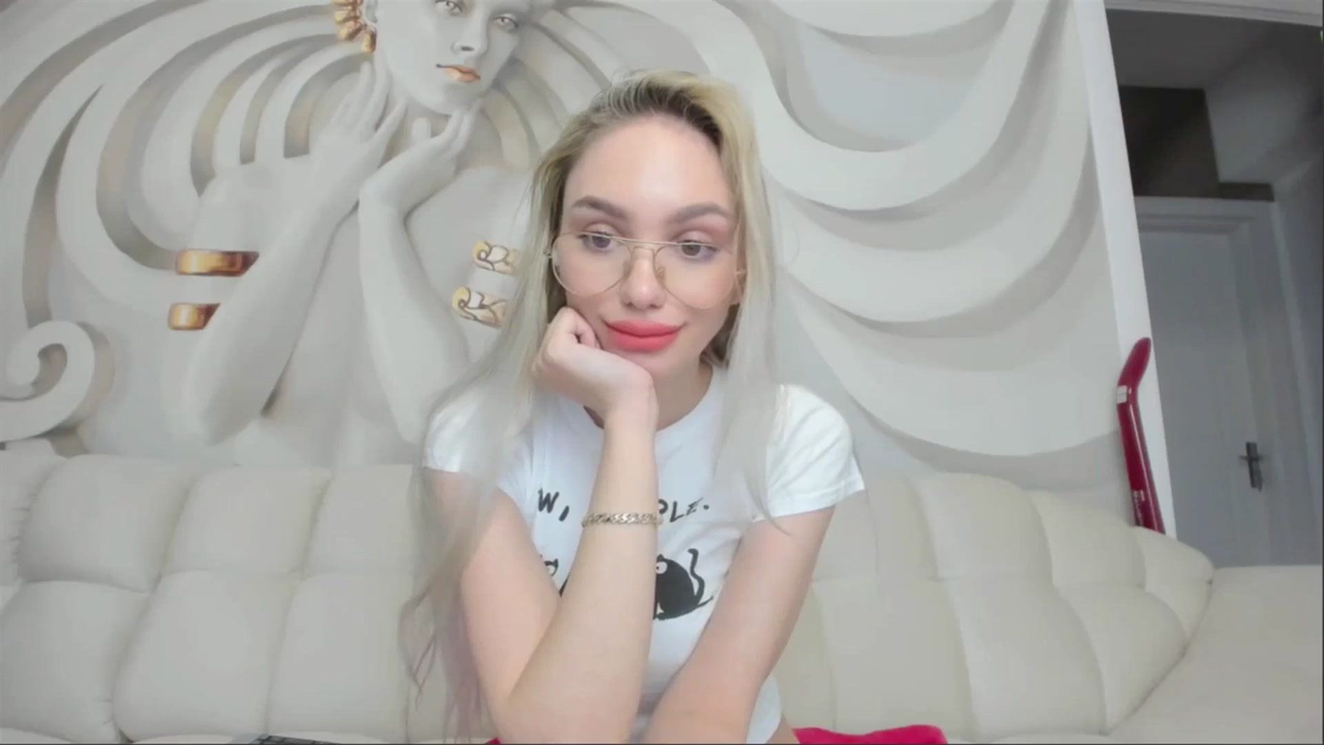 Gallery image thumbnail from HaleySweet18's myfreecams stream on, 04/28/2025, 02:33 image 16 of 20