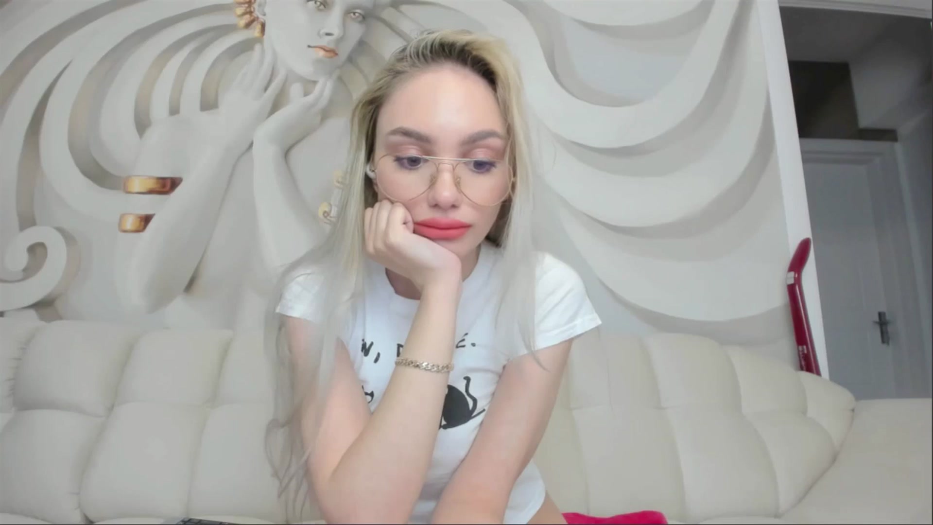 Gallery image thumbnail from HaleySweet18's myfreecams stream on, 04/28/2025, 02:33 image 19 of 20