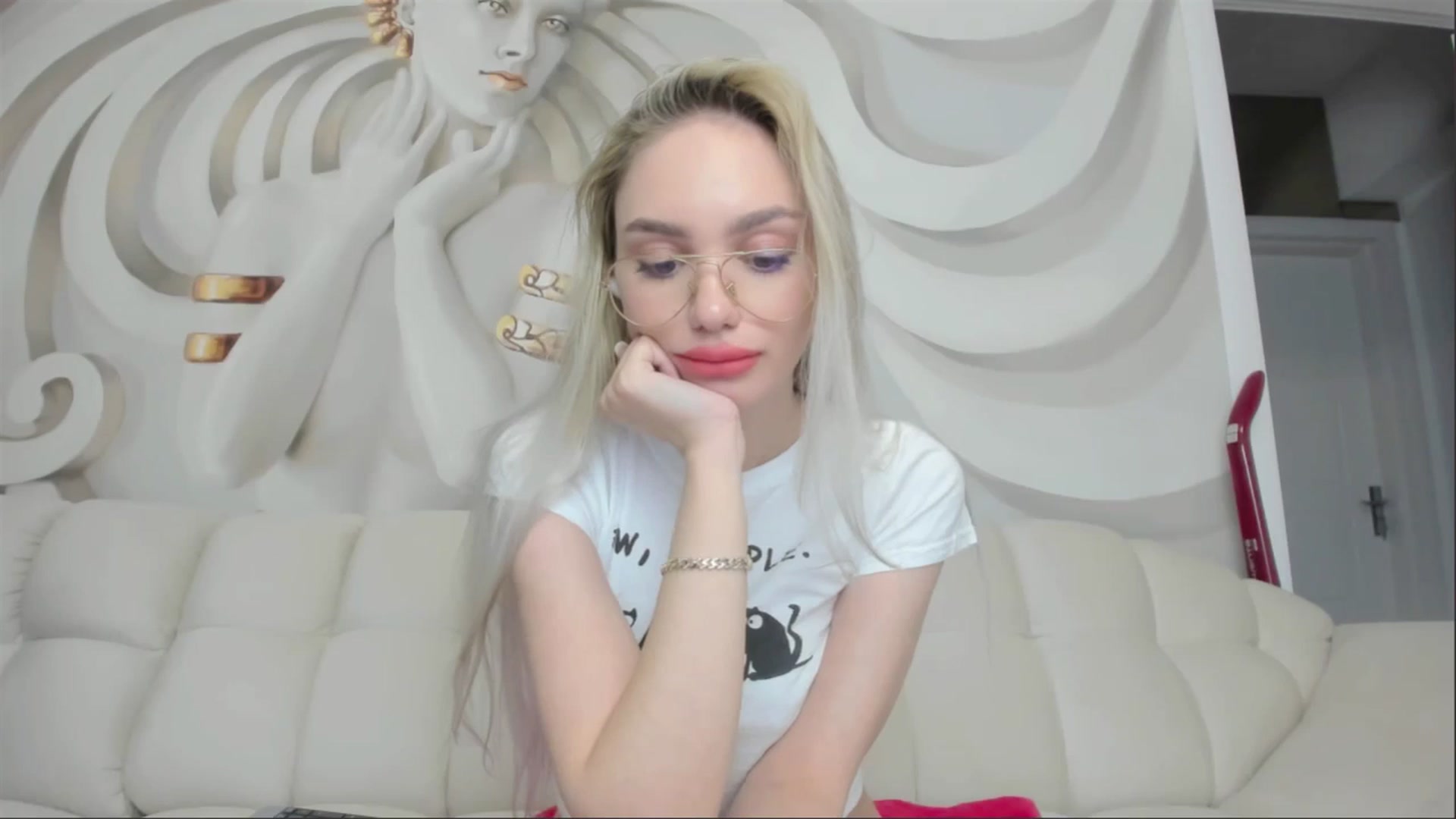 Gallery image thumbnail from HaleySweet18's myfreecams stream on, 04/28/2025, 02:33 image 14 of 20