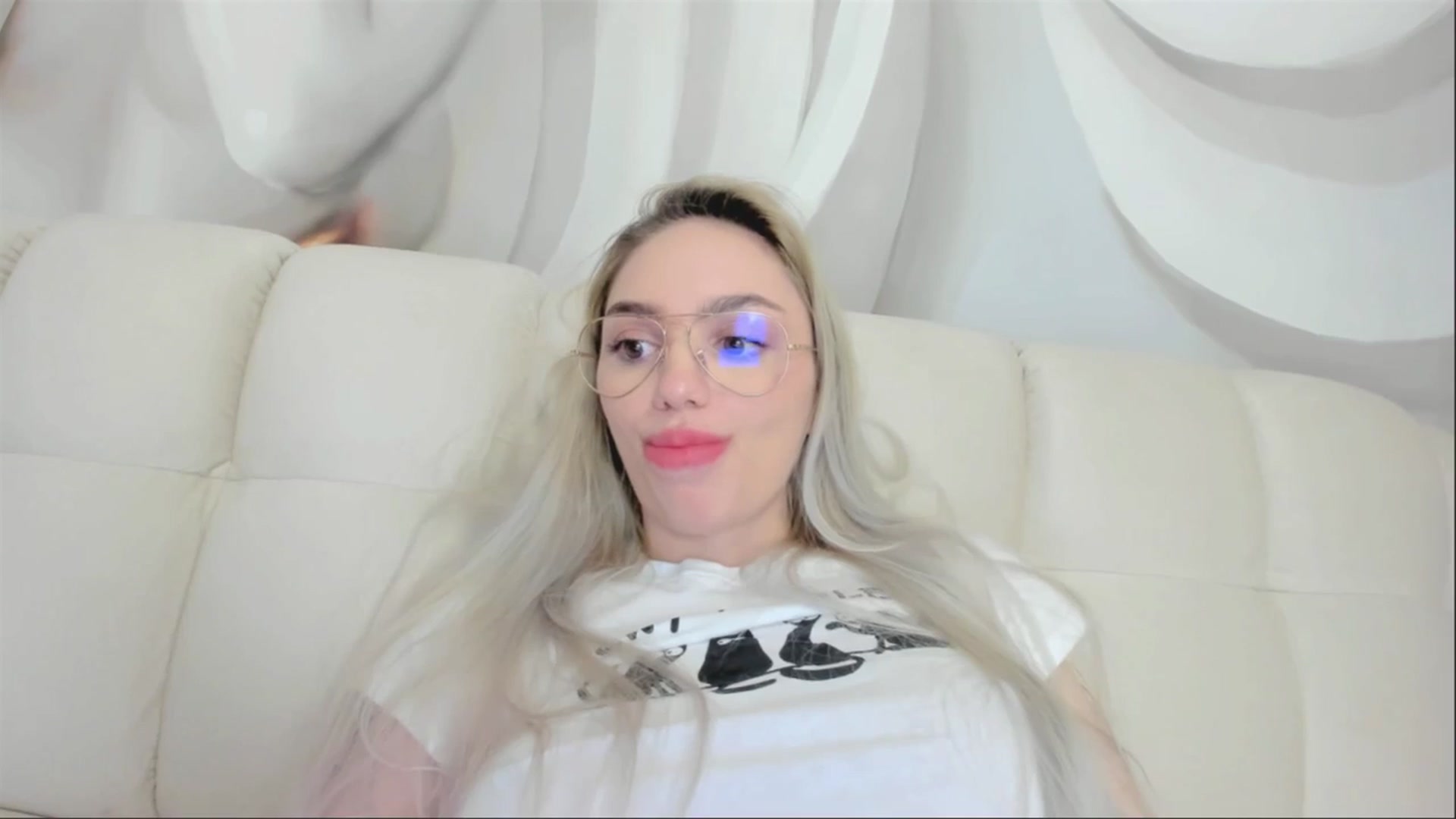 Gallery image thumbnail from HaleySweet18's myfreecams stream on, 04/28/2025, 05:21 image 14 of 20