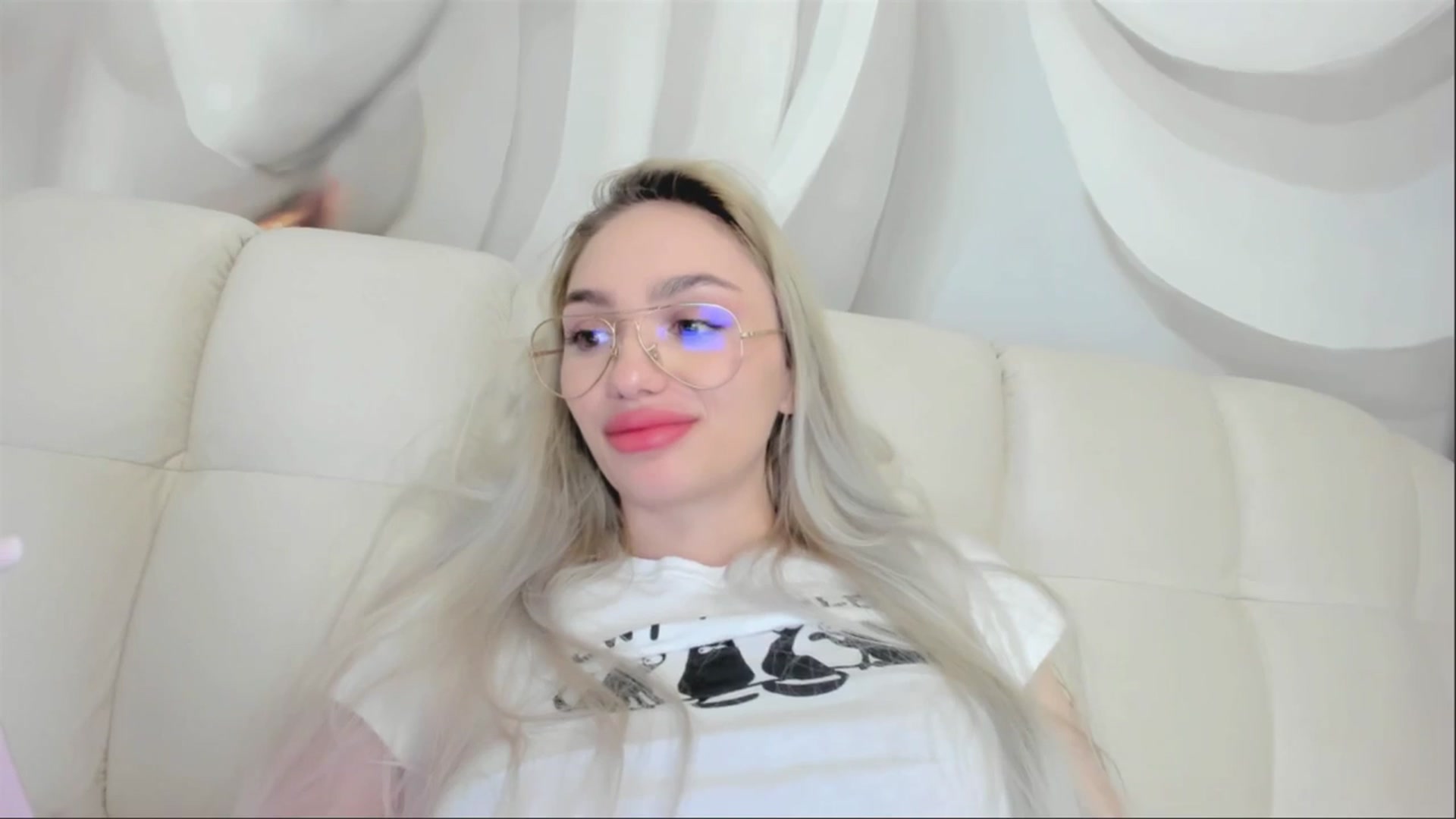 Gallery image thumbnail from HaleySweet18's myfreecams stream on, 04/28/2025, 05:21 image 12 of 20