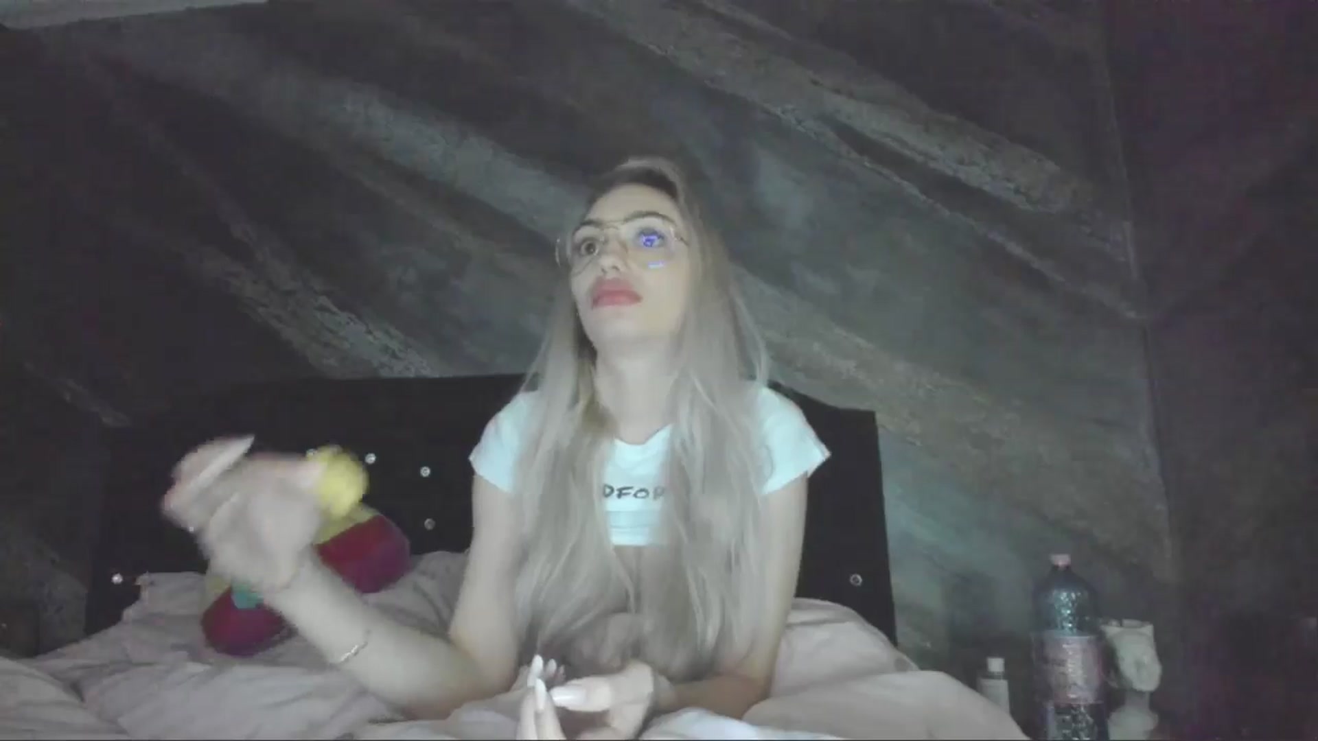 Gallery image thumbnail from HaleySweet18's myfreecams stream on, 04/28/2025, 05:59 image 12 of 20