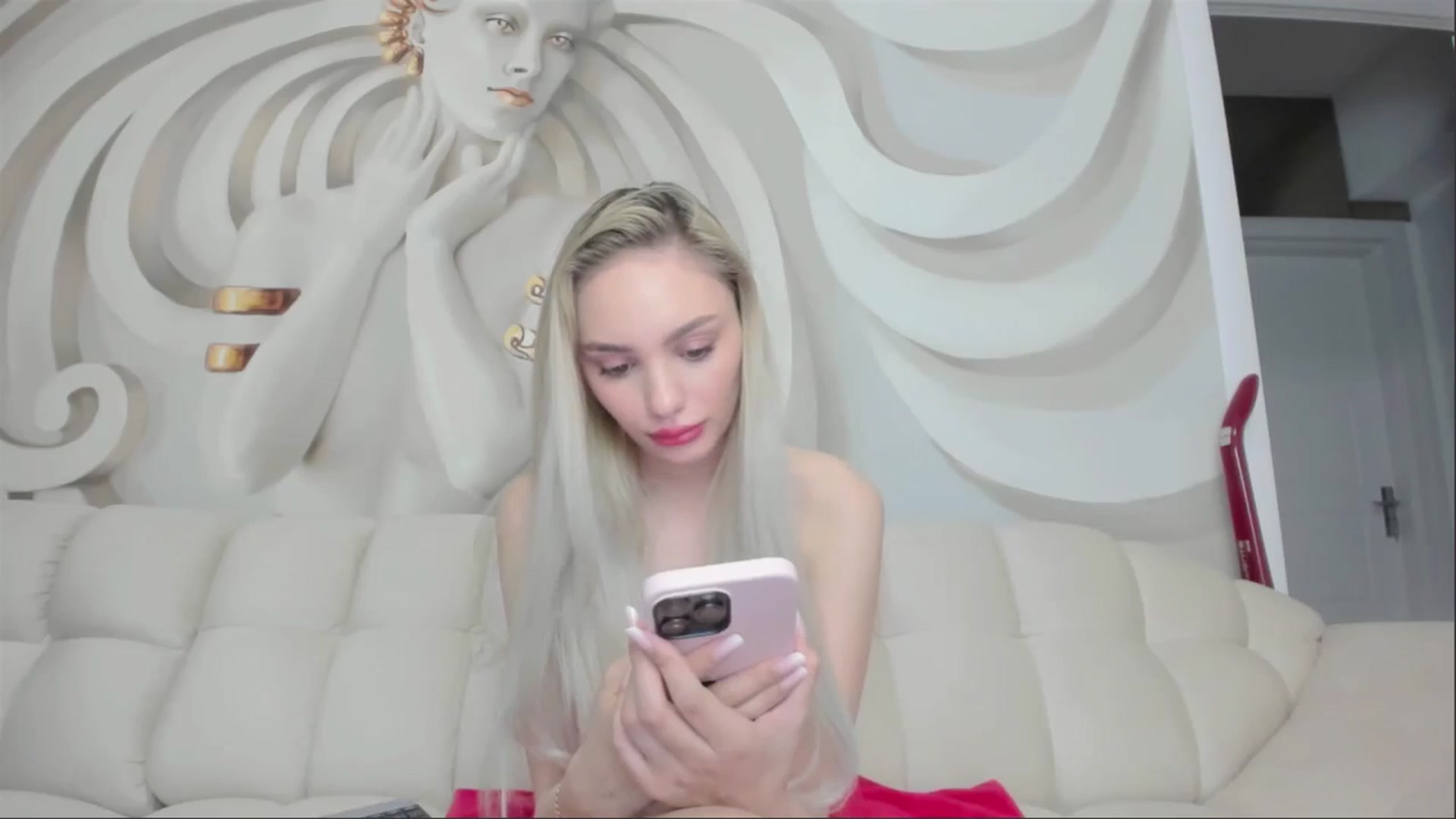 Gallery image thumbnail from HaleySweet18's myfreecams stream on, 04/29/2025, 24:01 image 19 of 20