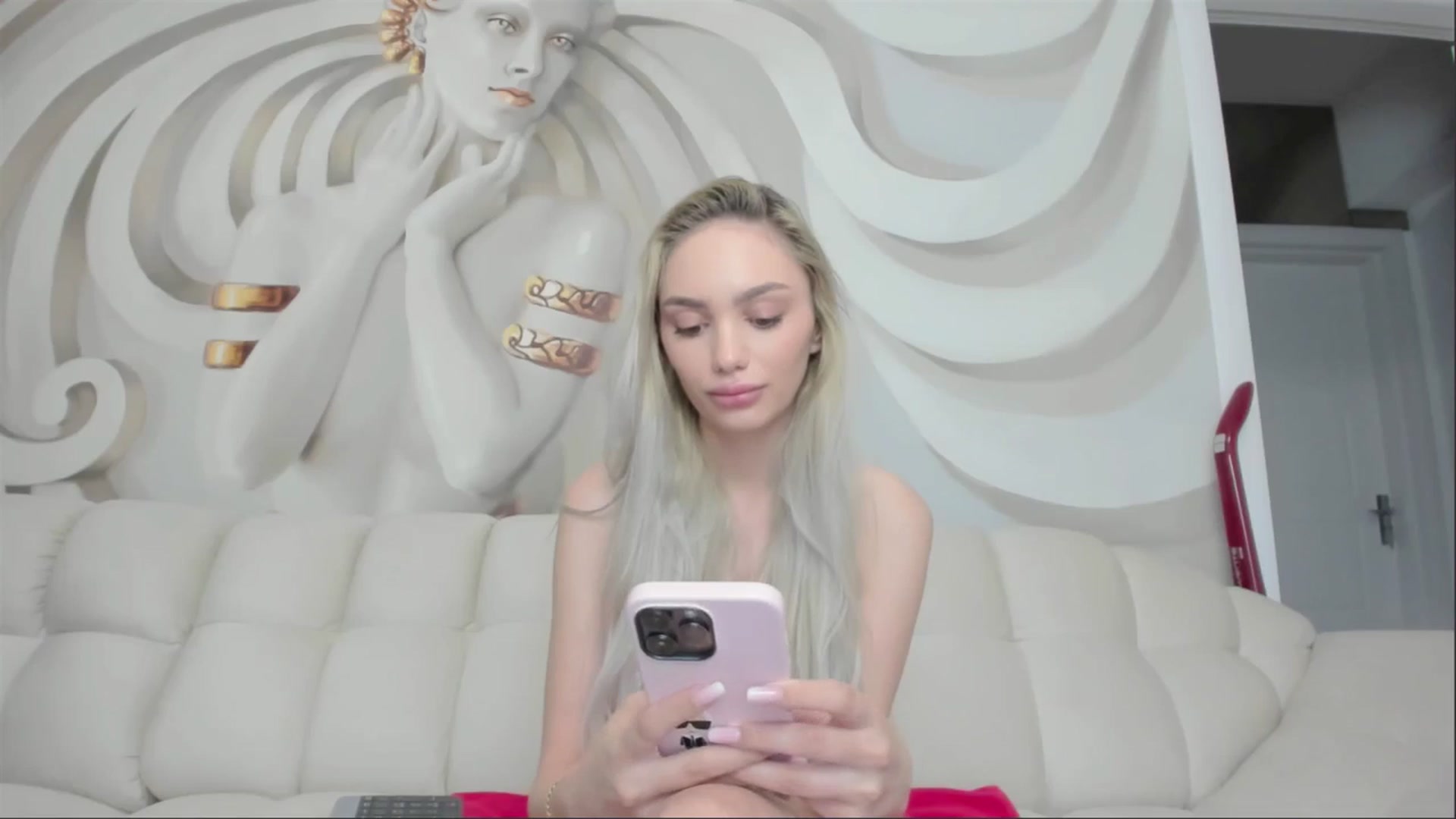Gallery image thumbnail from HaleySweet18's myfreecams stream on, 04/29/2025, 24:01 image 2 of 20