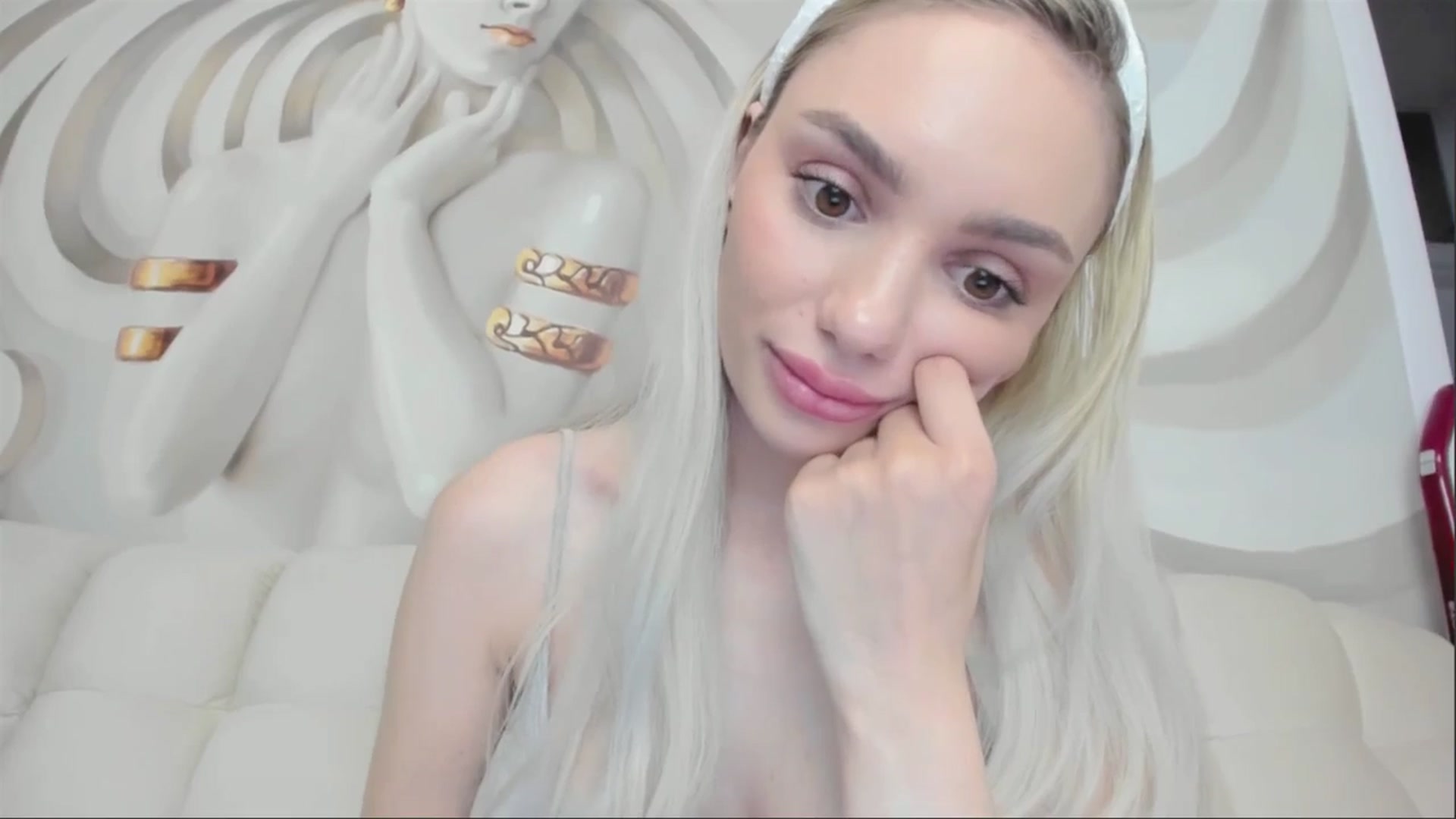 Gallery image thumbnail from HaleySweet18's myfreecams stream on, 04/29/2025, 02:19 image 13 of 20