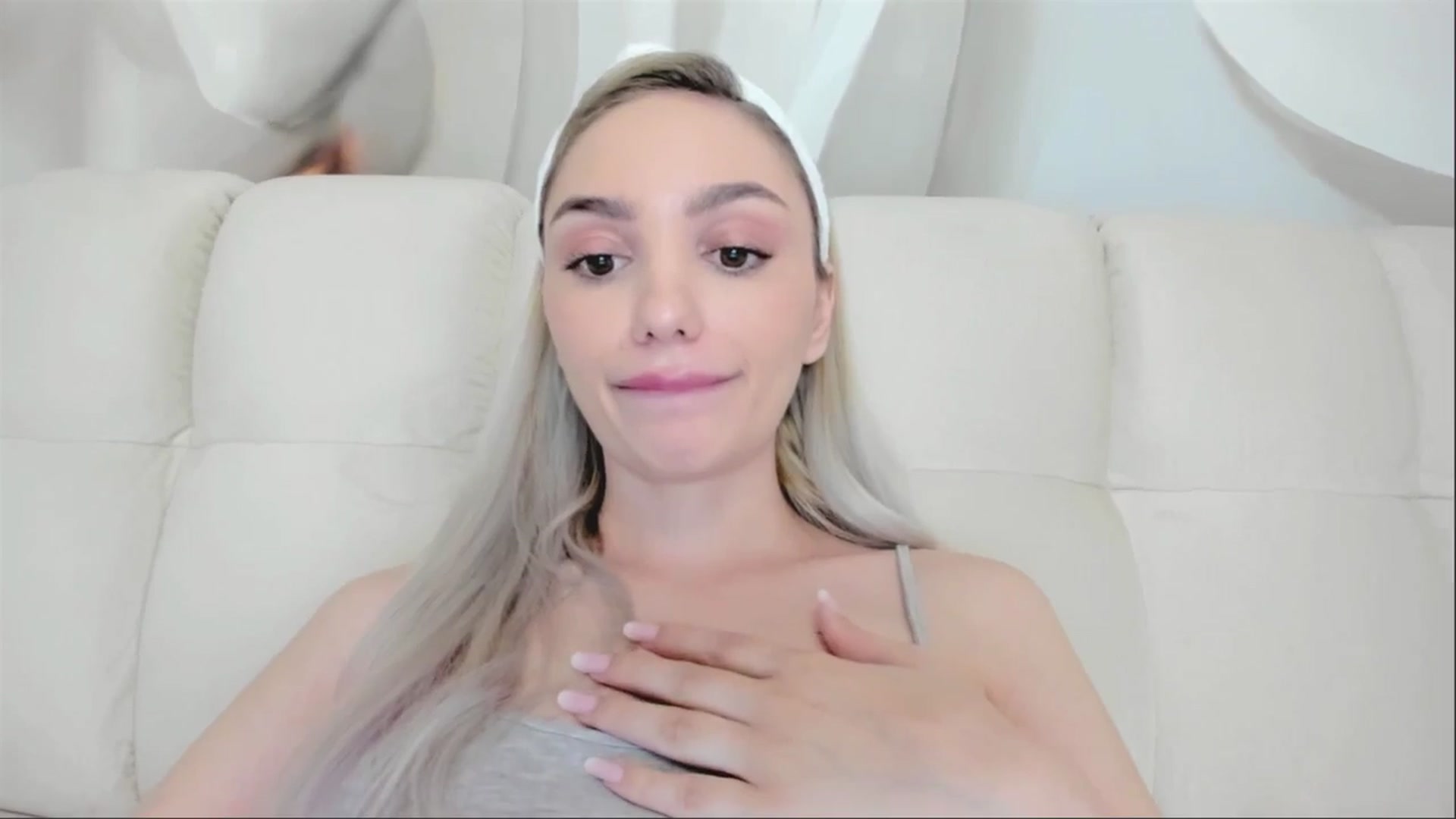 Gallery image thumbnail from HaleySweet18's myfreecams stream on, 04/29/2025, 02:19 image 14 of 20