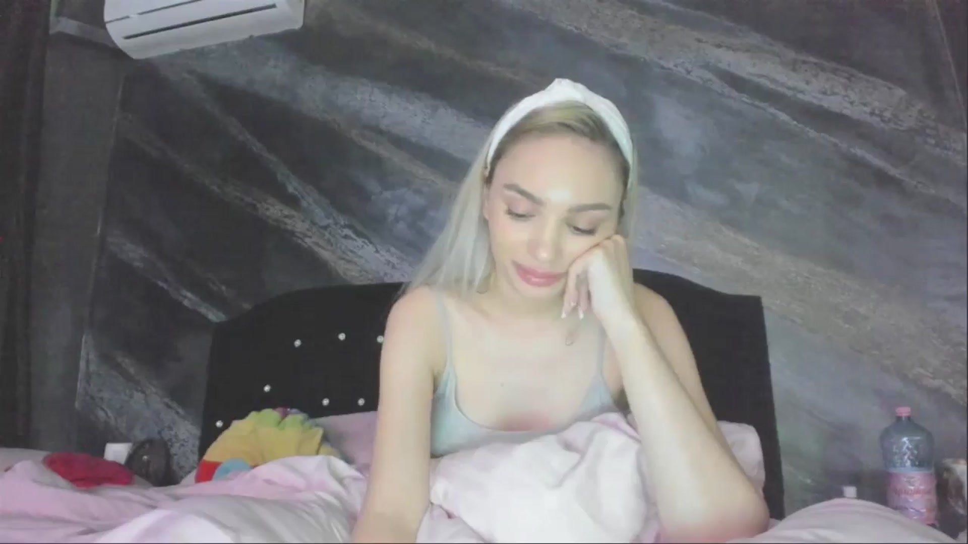 Gallery image thumbnail from HaleySweet18's myfreecams stream on, 04/29/2025, 06:01 image 6 of 20