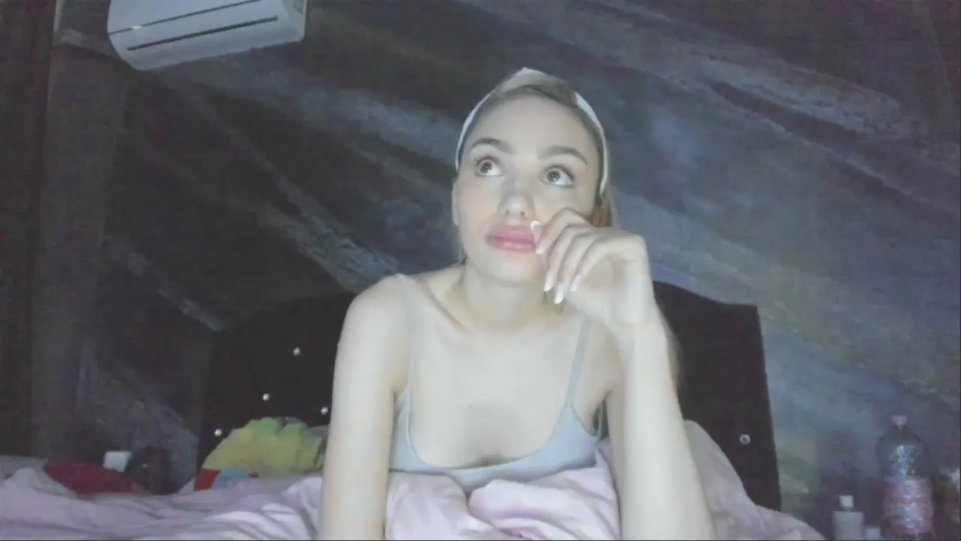 Gallery image thumbnail from HaleySweet18's myfreecams stream on, 04/29/2025, 06:01 image 10 of 20