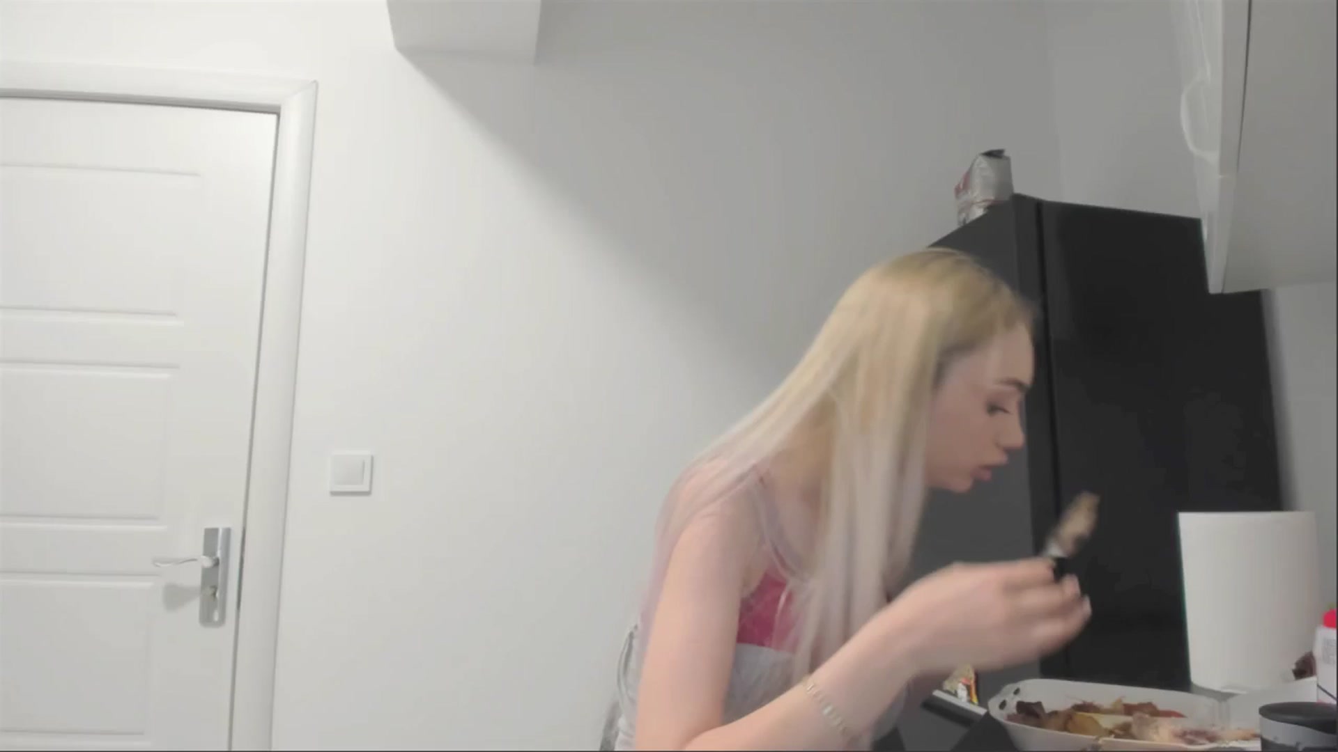Gallery image thumbnail from HaleySweet18's myfreecams stream on, 04/30/2025, 24:01 image 6 of 20
