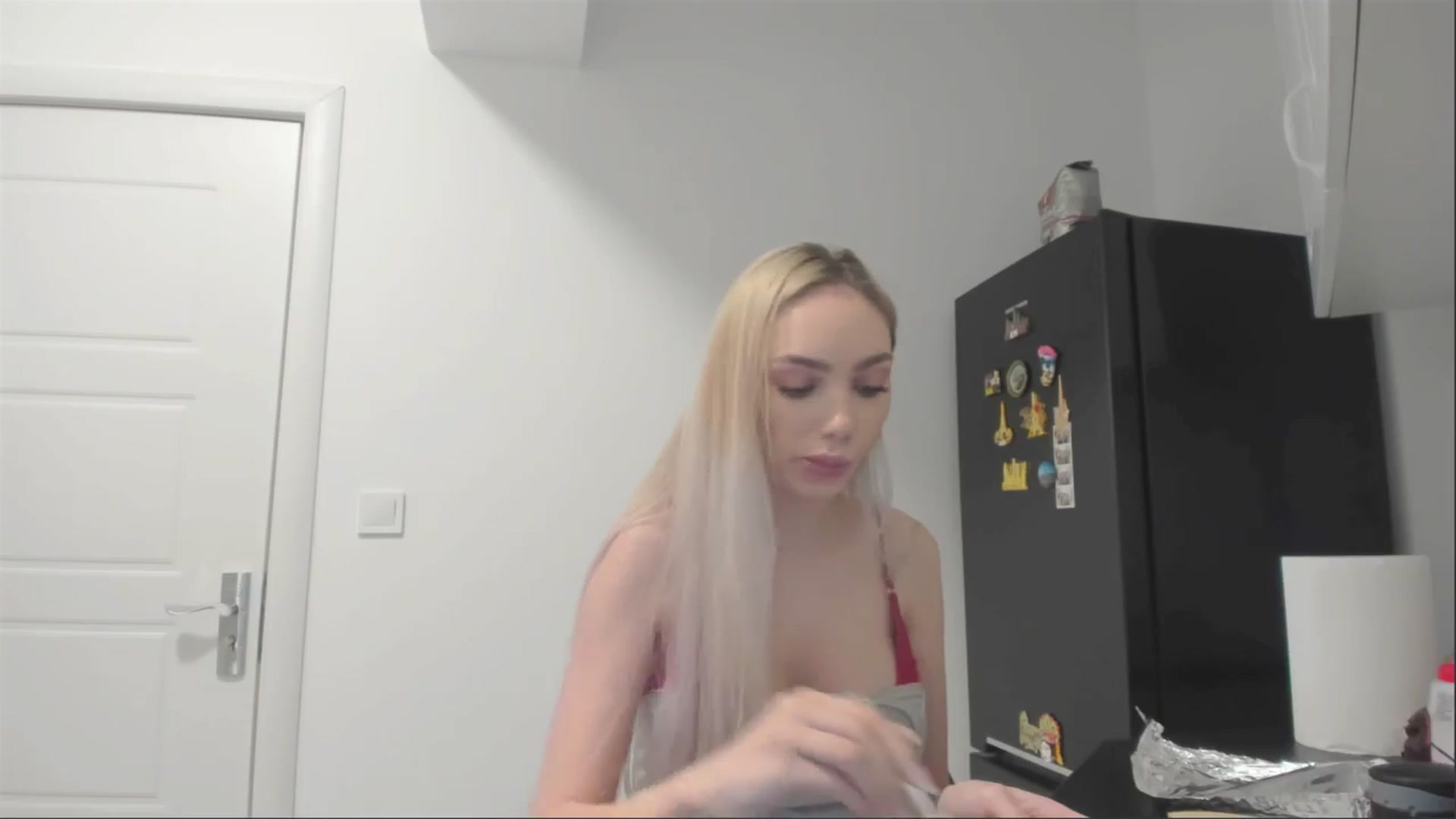 Gallery image thumbnail from HaleySweet18's myfreecams stream on, 04/30/2025, 24:01 image 8 of 20