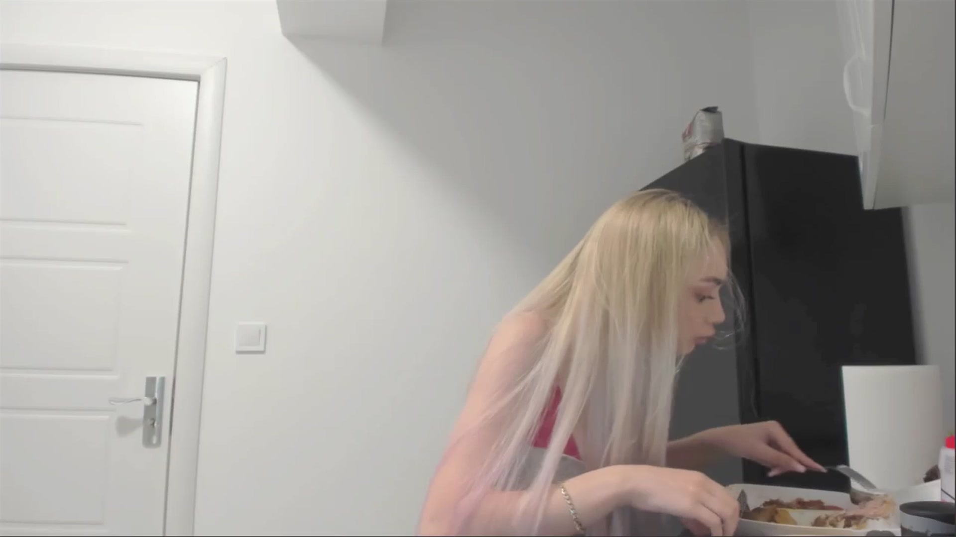 Gallery image thumbnail from HaleySweet18's myfreecams stream on, 04/30/2025, 24:01 image 7 of 20