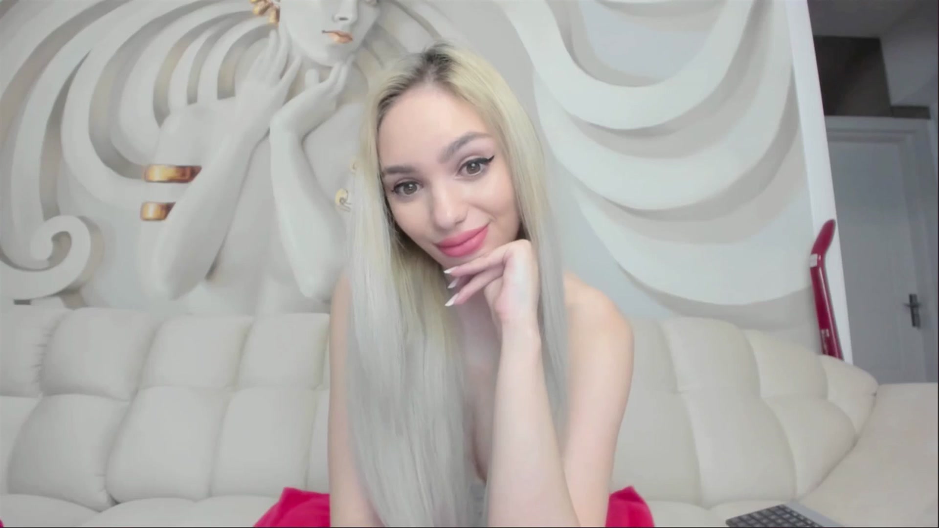 Gallery image thumbnail from HaleySweet18's myfreecams stream on, 04/30/2025, 23:42 image 14 of 20