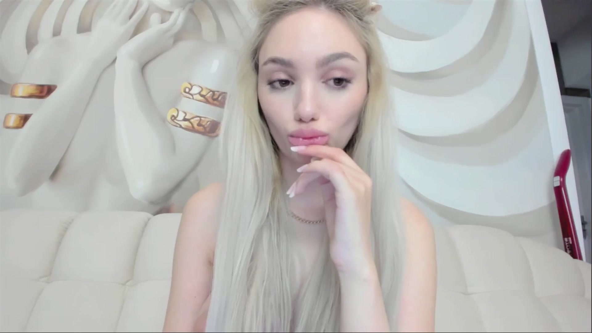 Gallery image thumbnail from HaleySweet18's myfreecams stream on, 05/03/2025, 22:25 image 4 of 20