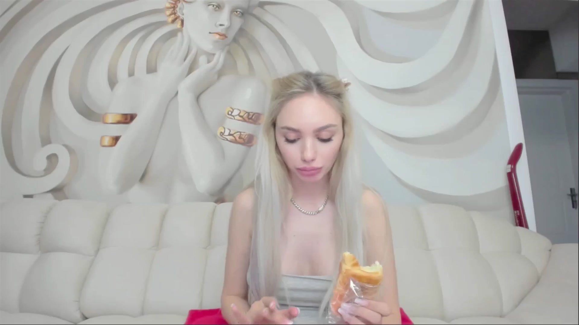 Gallery image thumbnail from HaleySweet18's myfreecams stream on, 05/03/2025, 23:26 image 9 of 20
