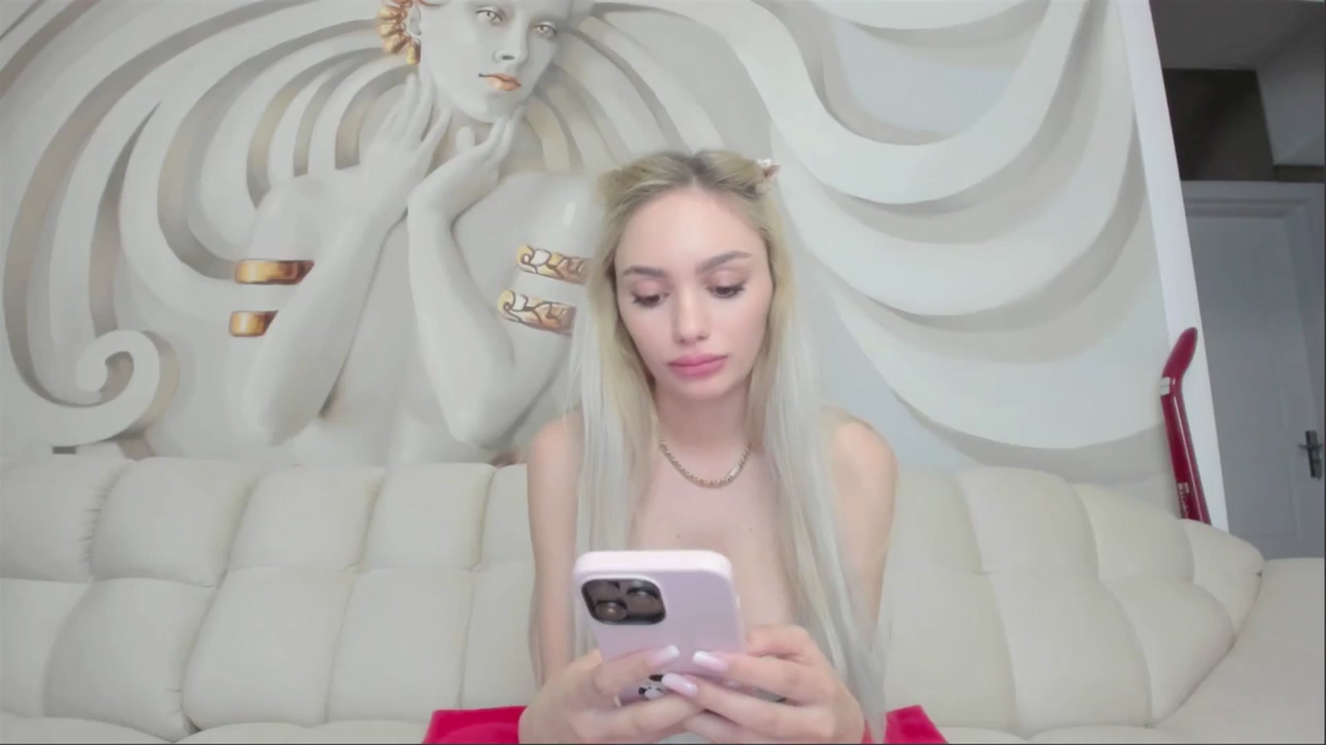 Gallery image thumbnail from HaleySweet18's myfreecams stream on, 05/03/2025, 23:26 image 8 of 20