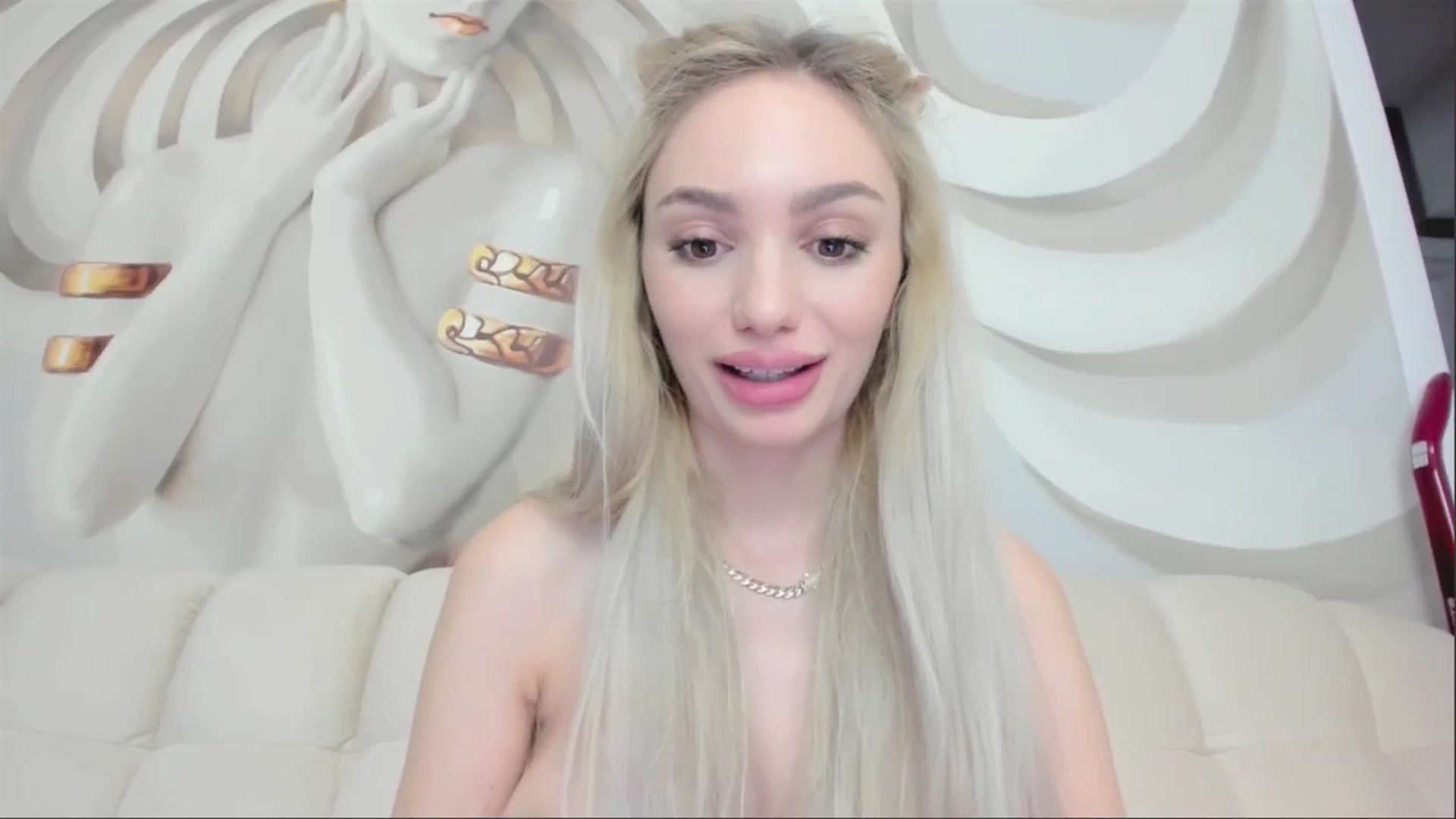 Gallery image thumbnail from HaleySweet18's myfreecams stream on, 05/03/2025, 23:26 image 5 of 20