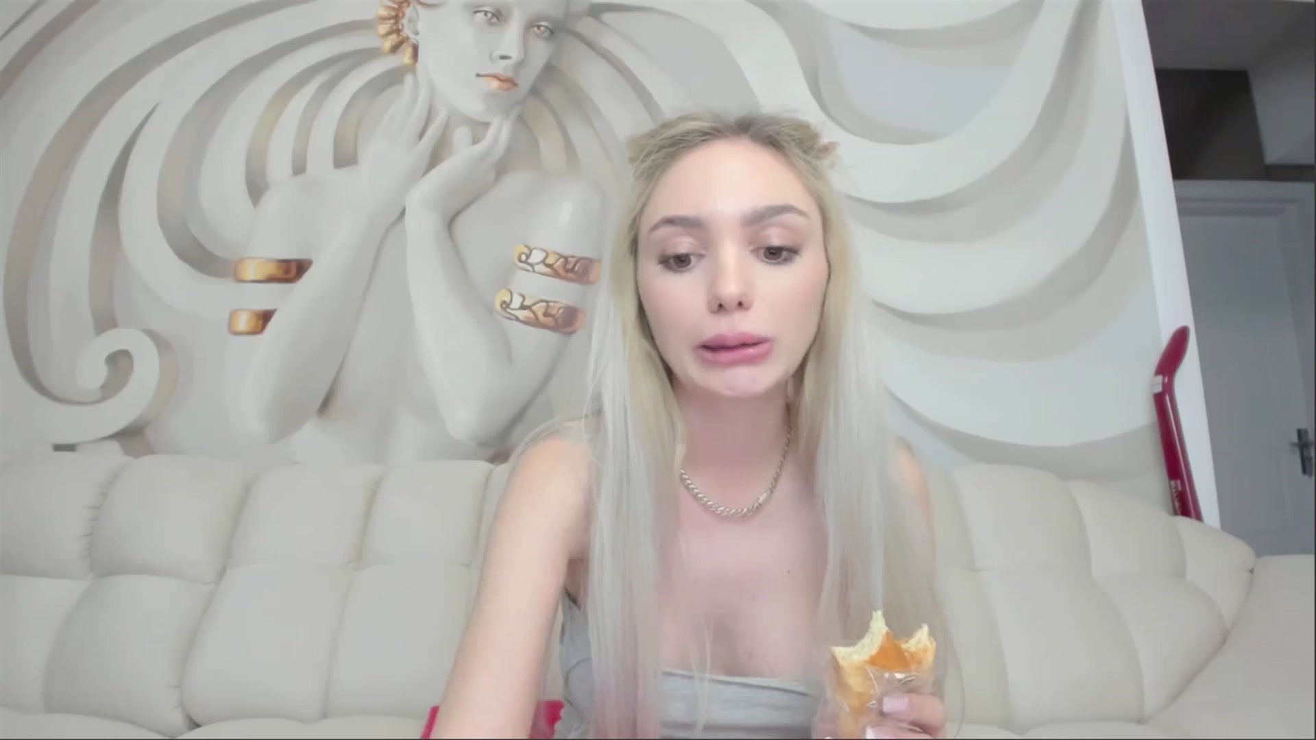 Gallery image thumbnail from HaleySweet18's myfreecams stream on, 05/03/2025, 23:26 image 10 of 20