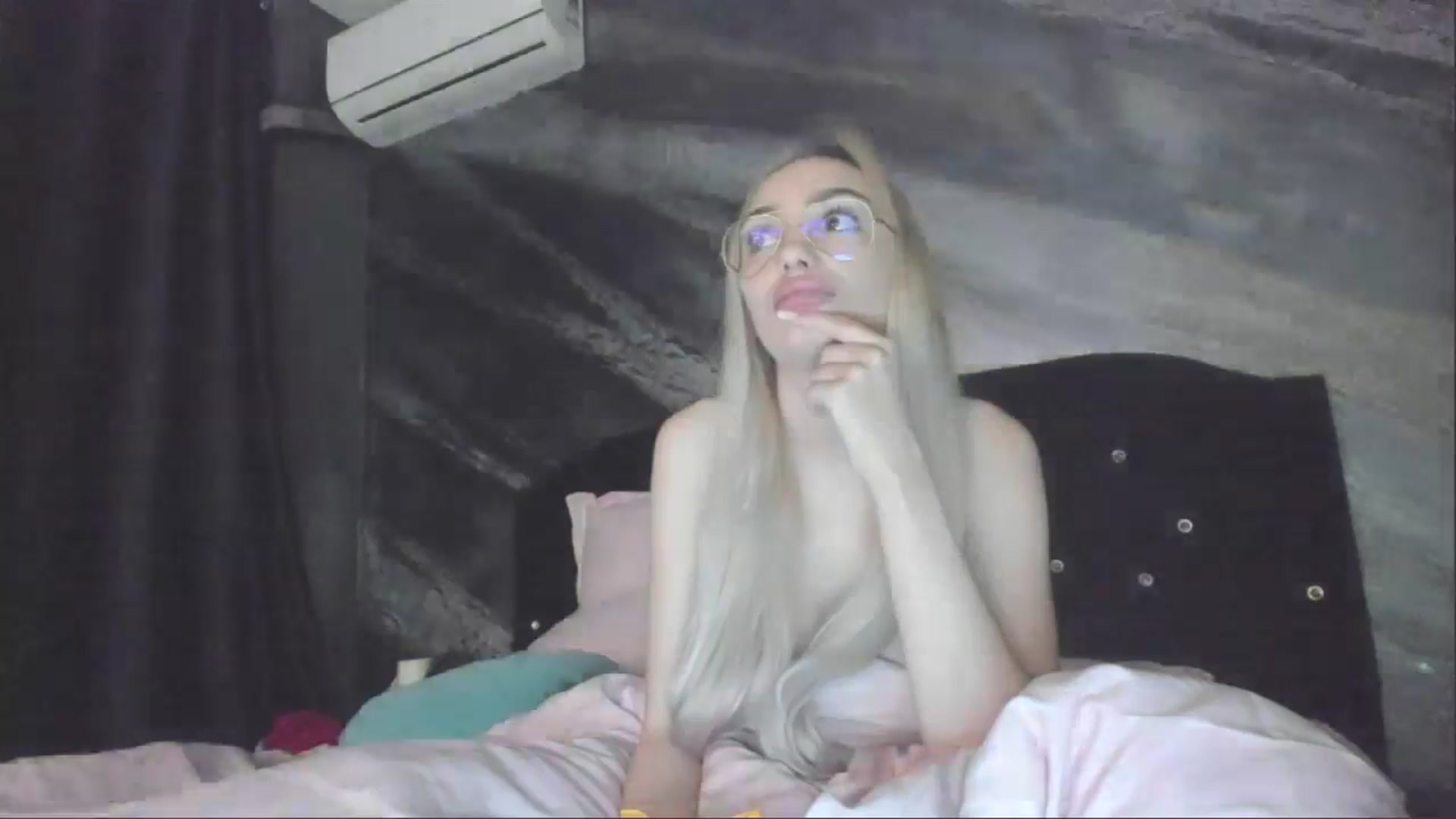 Gallery image thumbnail from HaleySweet18's myfreecams stream on, 05/05/2025, 24:54 image 17 of 20