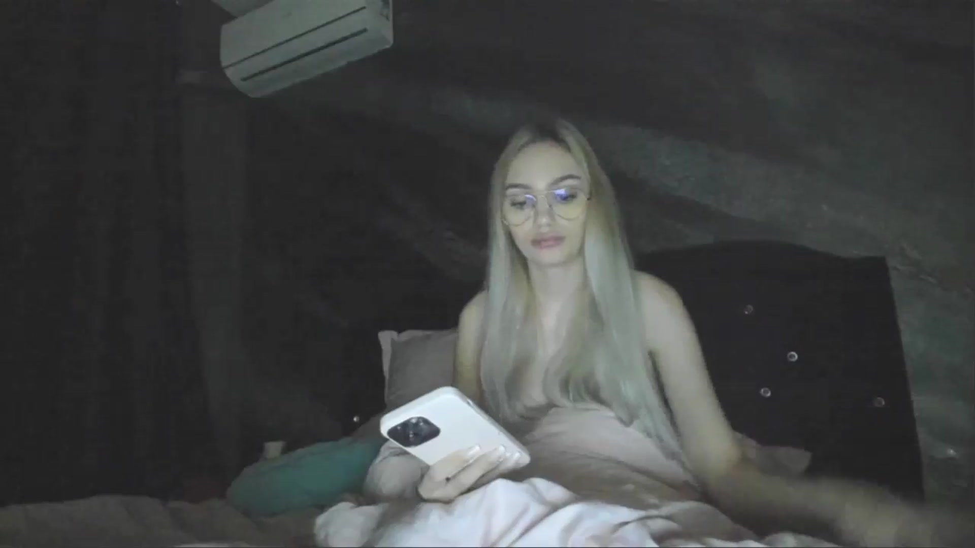 Gallery image thumbnail from HaleySweet18's myfreecams stream on, 05/05/2025, 24:54 image 19 of 20