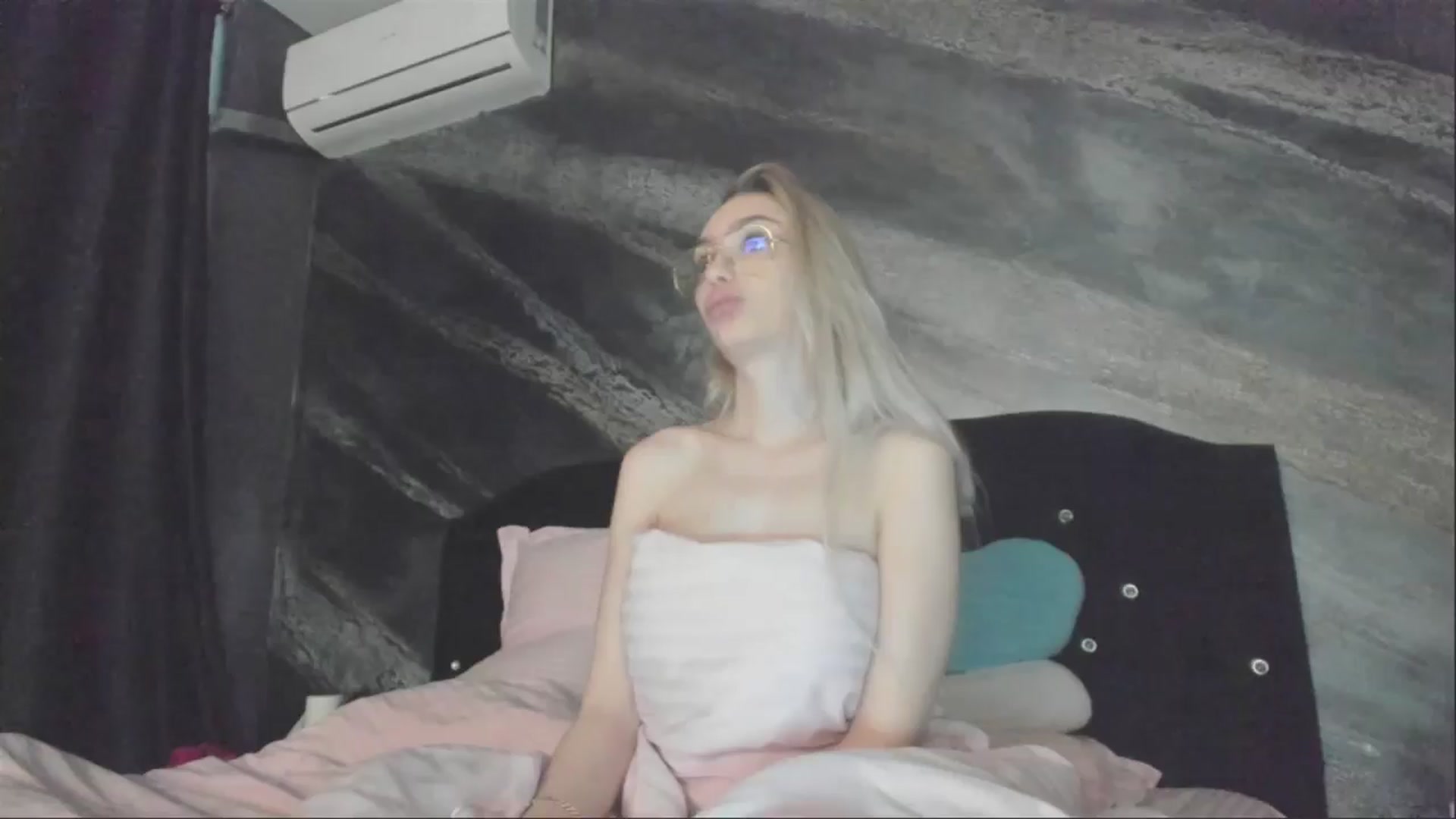 Gallery image thumbnail from HaleySweet18's myfreecams stream on, 05/05/2025, 06:21 image 1 of 20