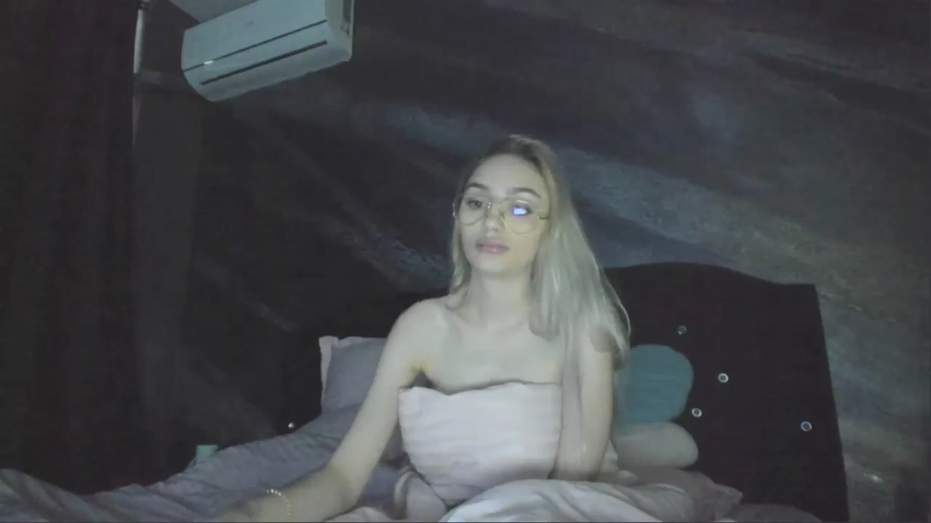 Gallery image thumbnail from HaleySweet18's myfreecams stream on, 05/05/2025, 06:21 image 3 of 20