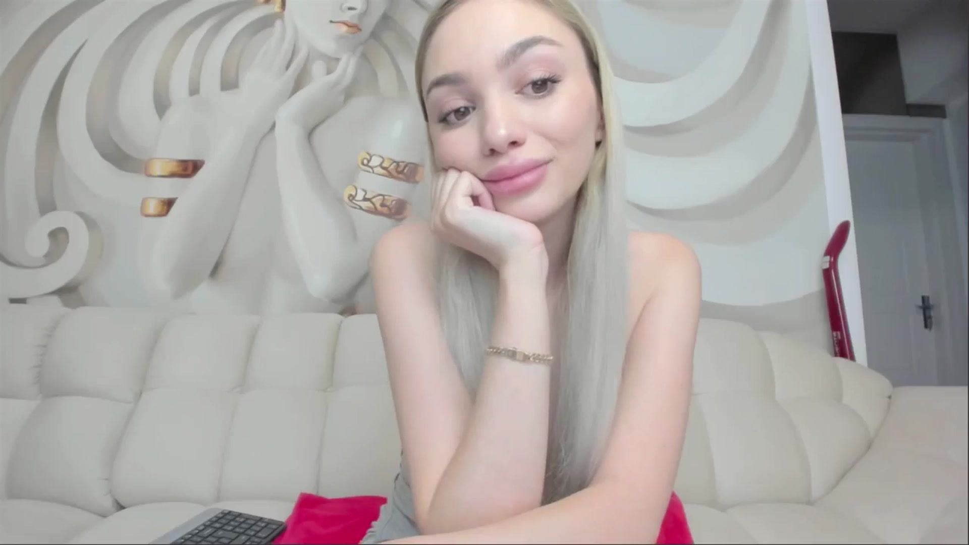 Gallery image thumbnail from HaleySweet18's myfreecams stream on, 05/05/2025, 22:52 image 19 of 20