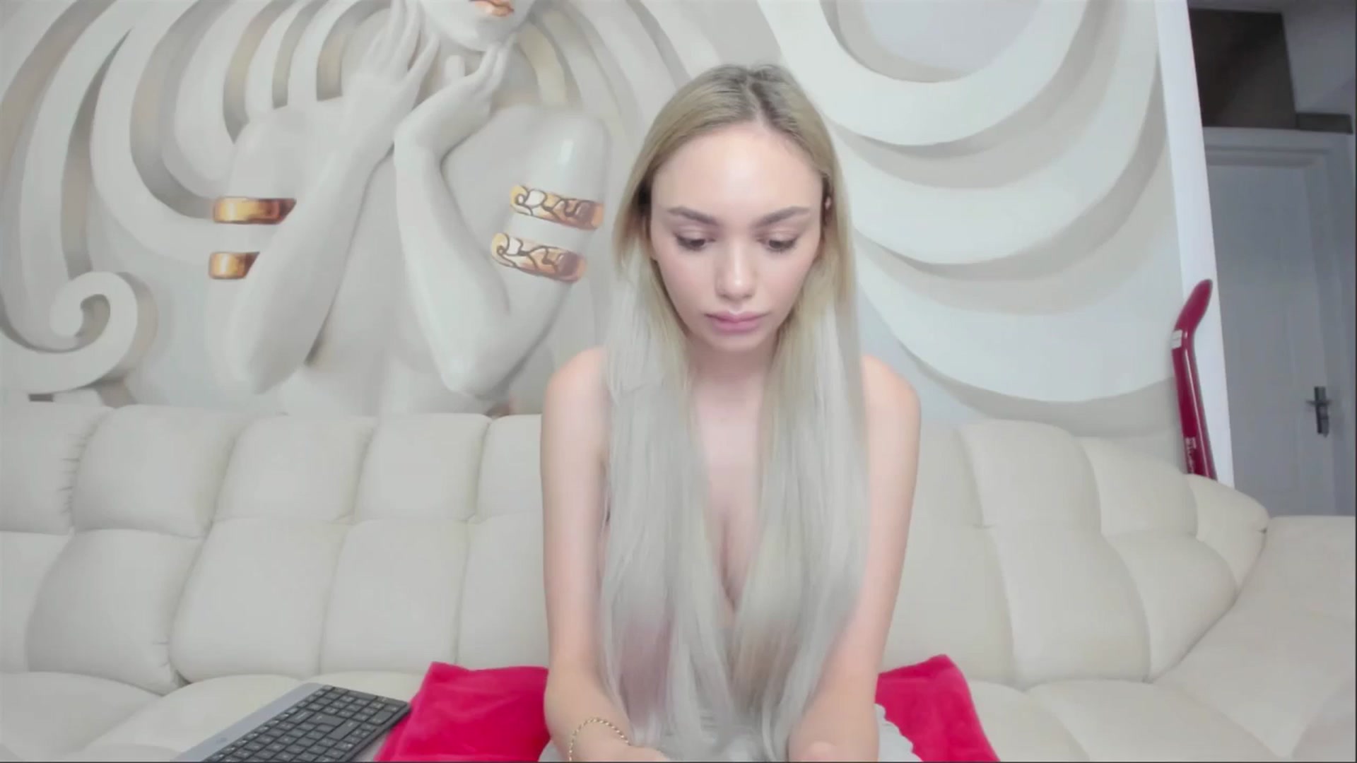 Gallery image thumbnail from HaleySweet18's myfreecams stream on, 05/05/2025, 22:52 image 8 of 20