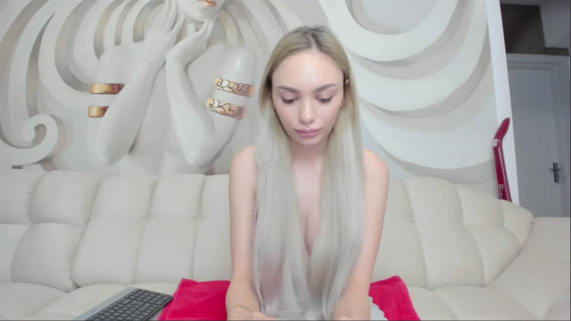 Gallery image thumbnail from HaleySweet18's myfreecams stream on, 05/05/2025, 22:52 image 7 of 20