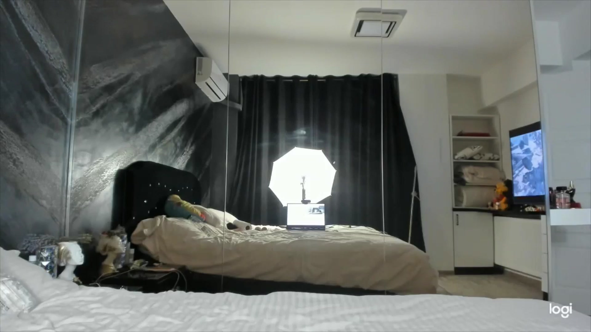 Gallery image thumbnail from HaleySweet18's myfreecams stream on, 07/23/2025, 02:15 image 10 of 20