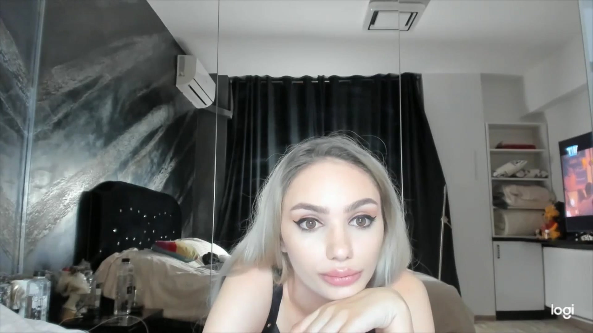Gallery image thumbnail from HaleySweet18's myfreecams stream on, 07/27/2025, 24:10 image 3 of 20