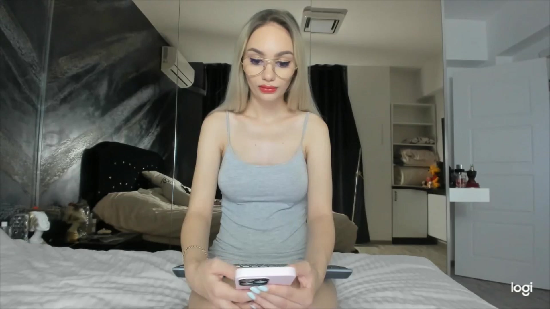 Gallery image thumbnail from HaleySweet18's myfreecams stream on, 08/09/2025, 23:54 image 15 of 20